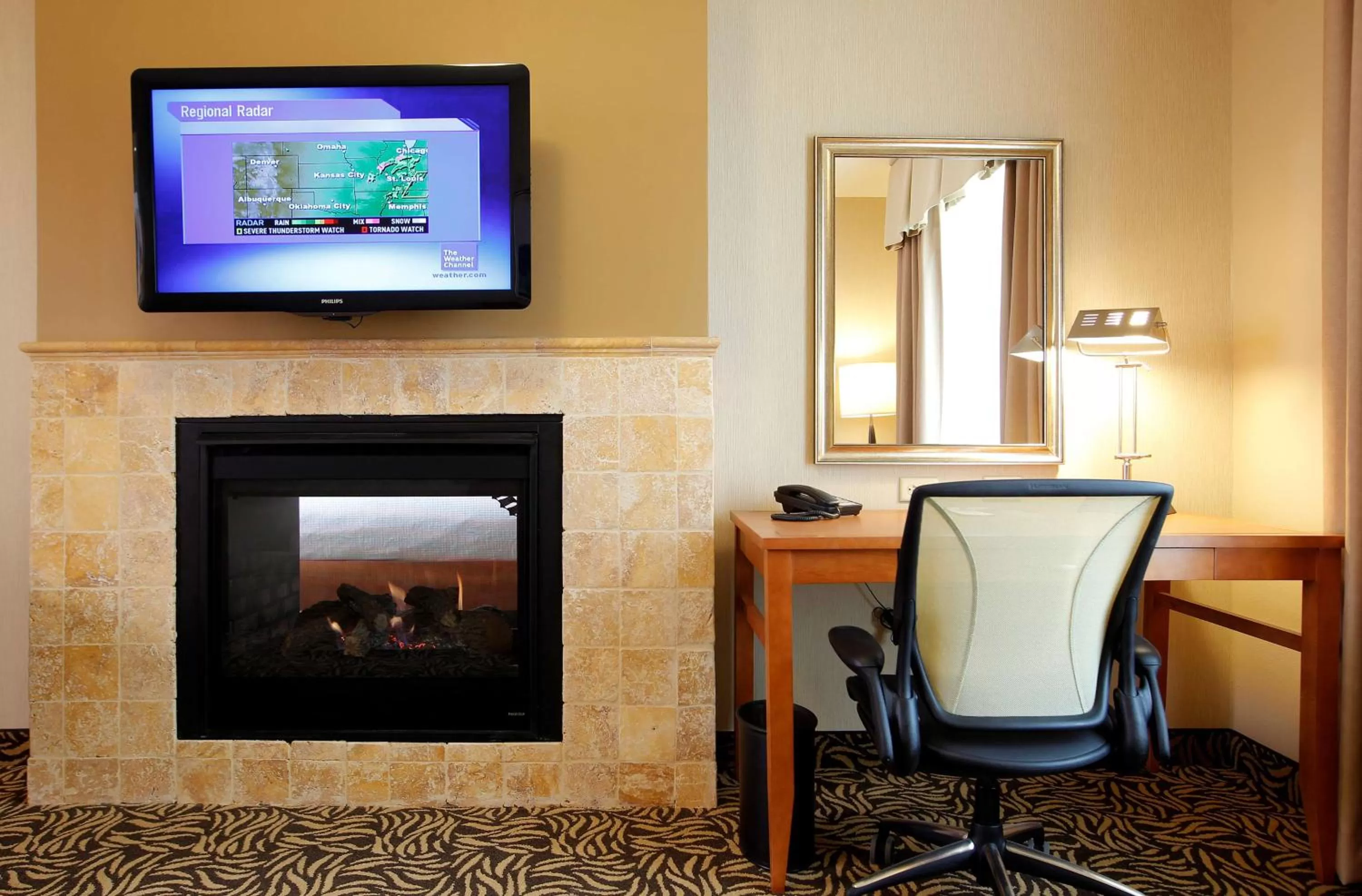 Superior Deluxe Suite With Fireplace in Hilton Garden Inn Cedar Falls Conference Center