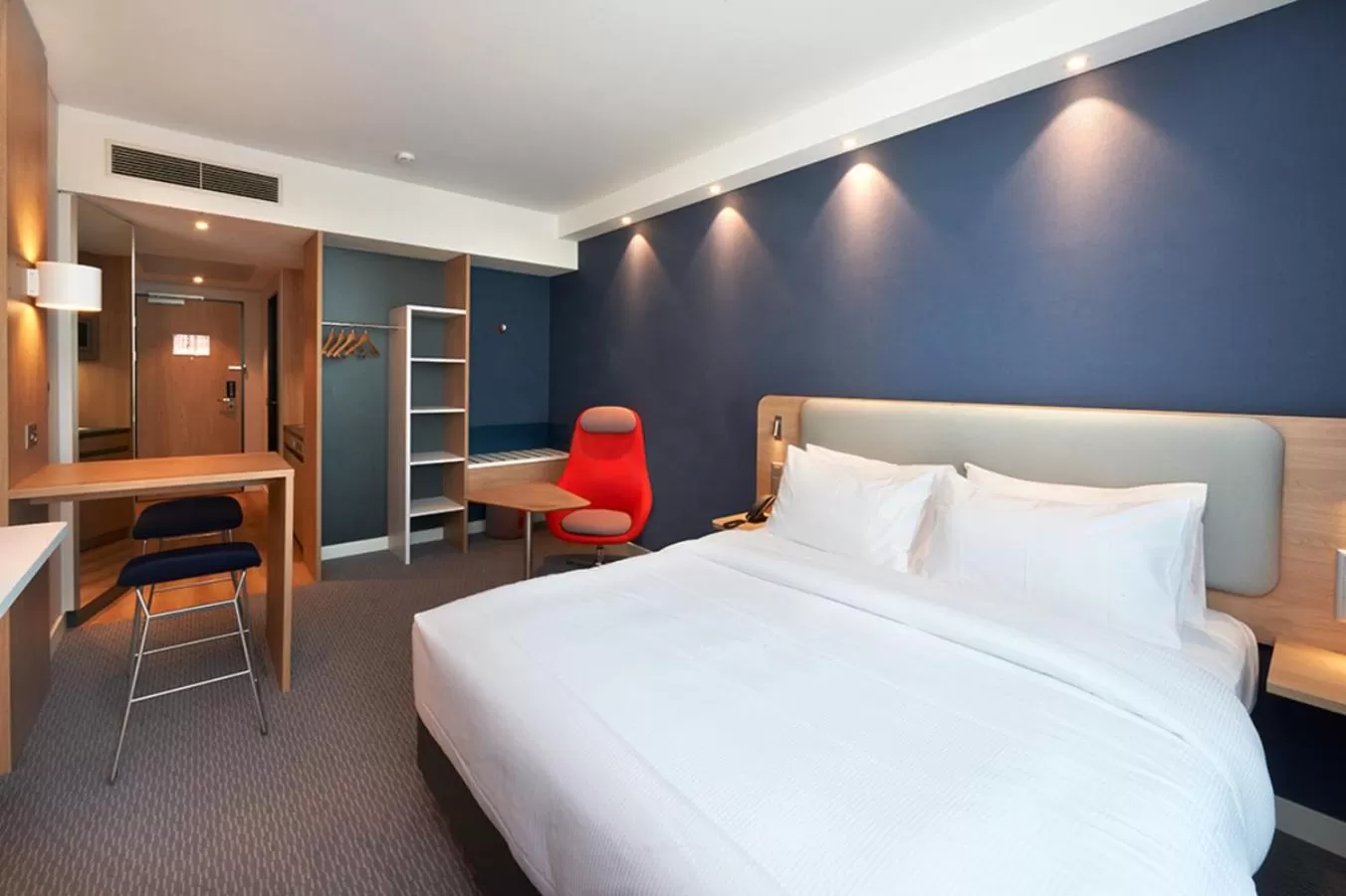 Queen Suite in Holiday Inn Express & Suites - Basel - Allschwil by IHG