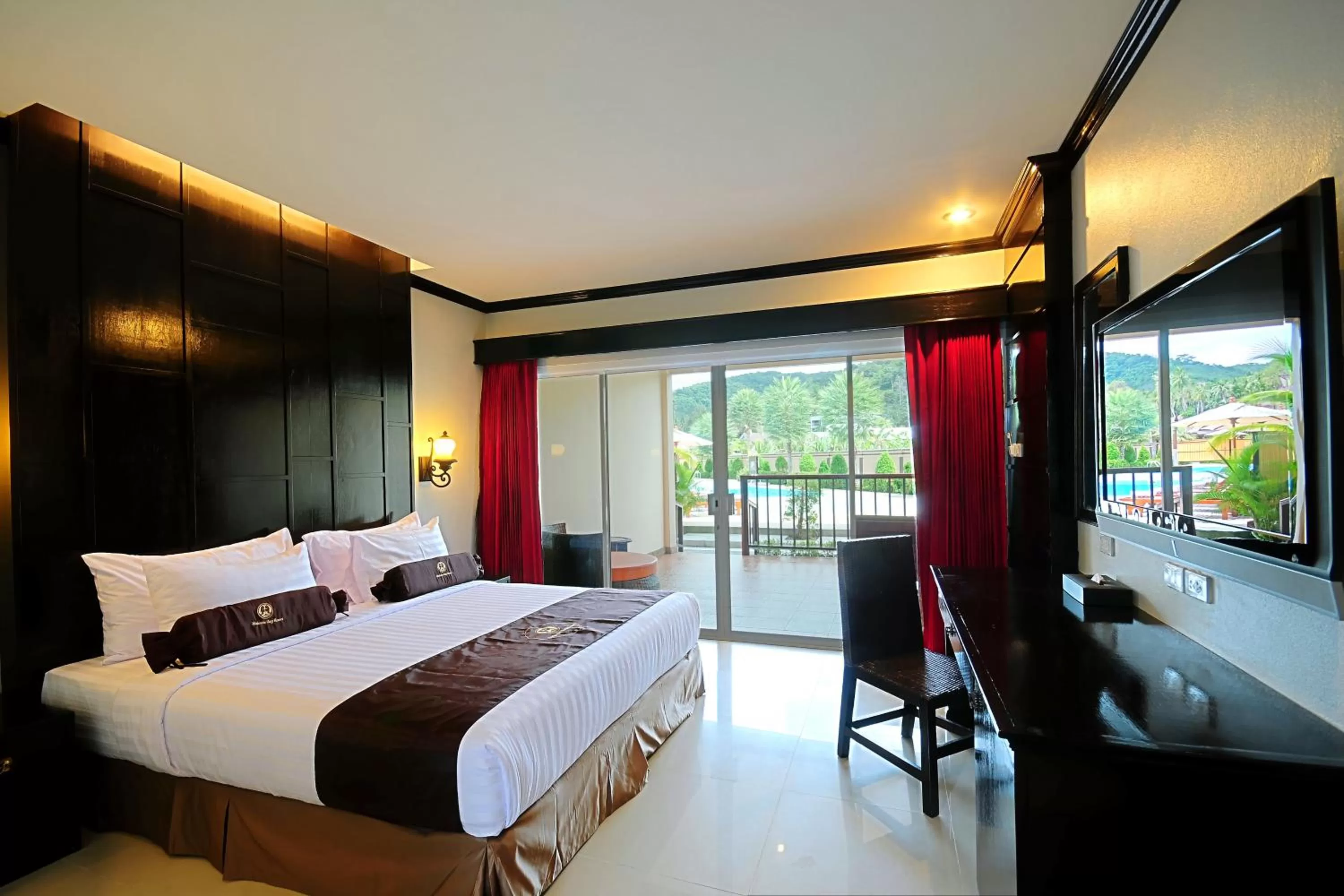 Grand Deluxe Double Room with Bathtub in Maleedee Bay Resort