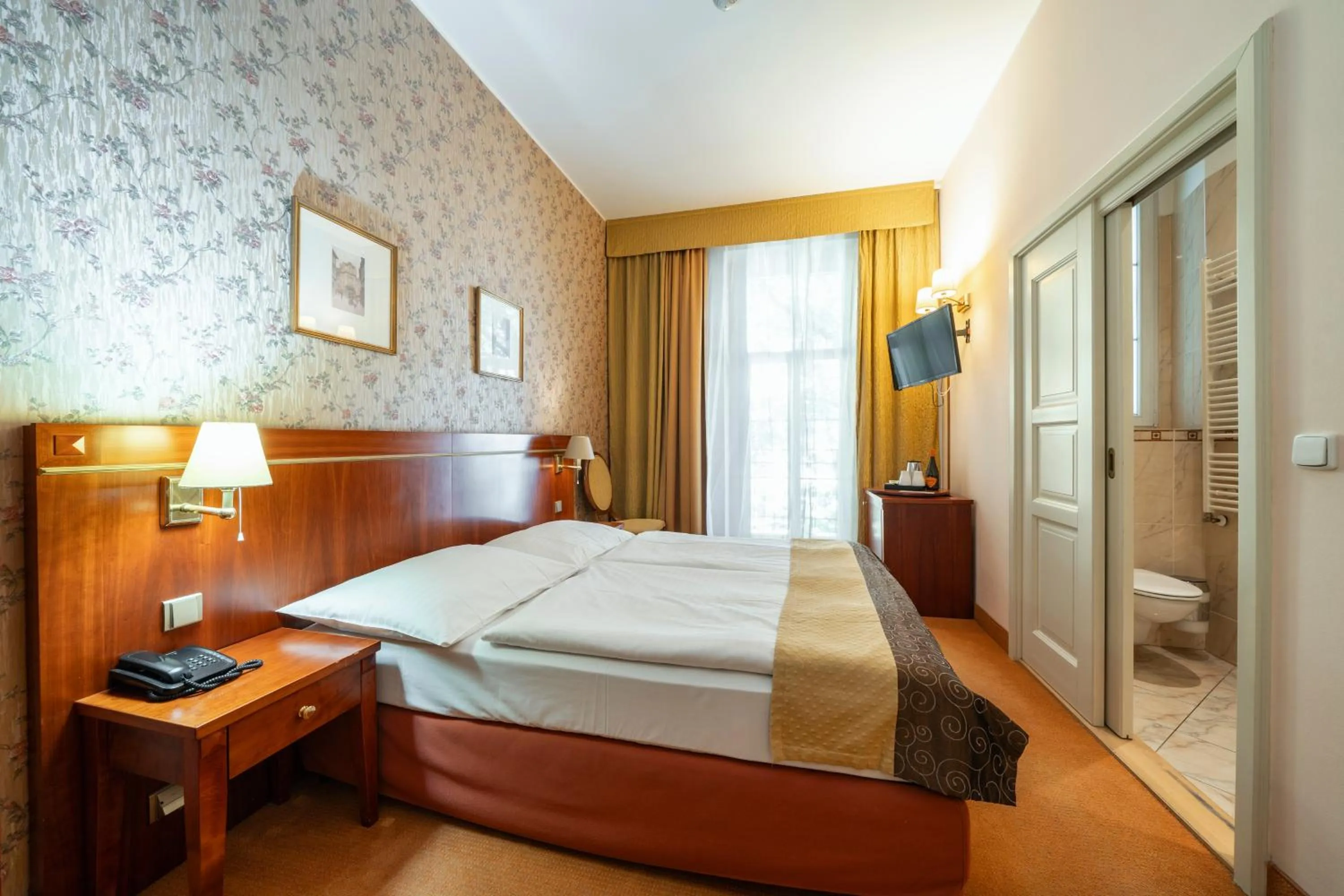 Double Room with Balcony in Hotel Raffaello Prague