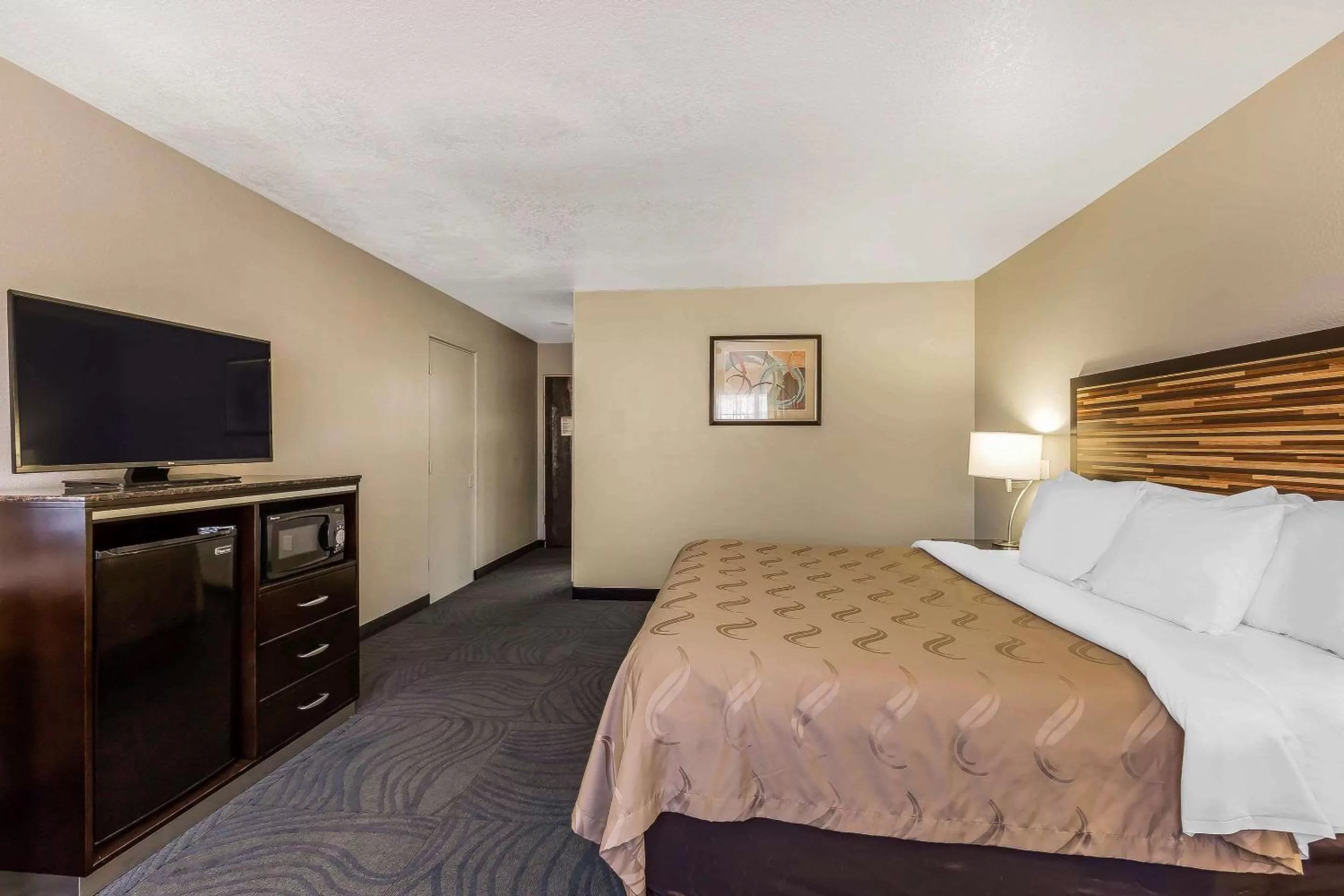 Standard Room, 1 King Bed, Non Smoking in Quality Inn Fallbrook I-15