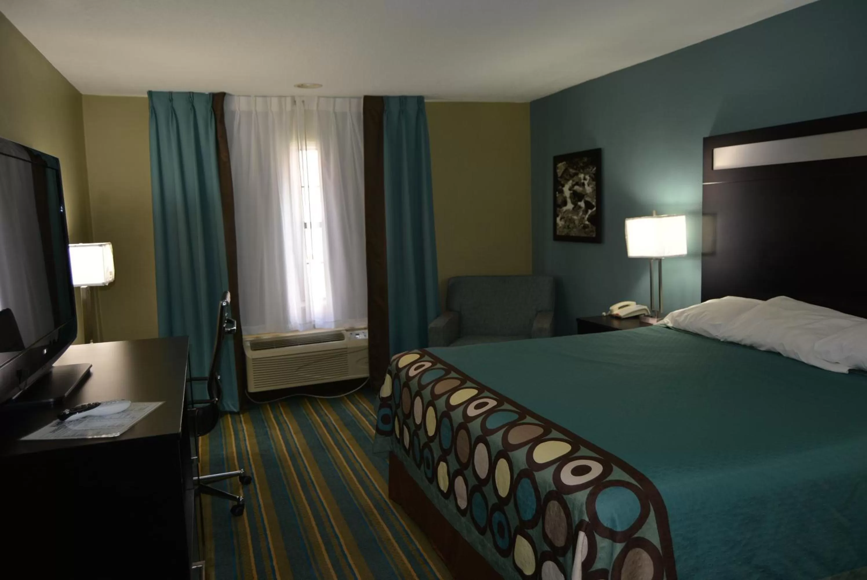 King Studio Suite - Smoking in Super 8 by Wyndham Sulphur