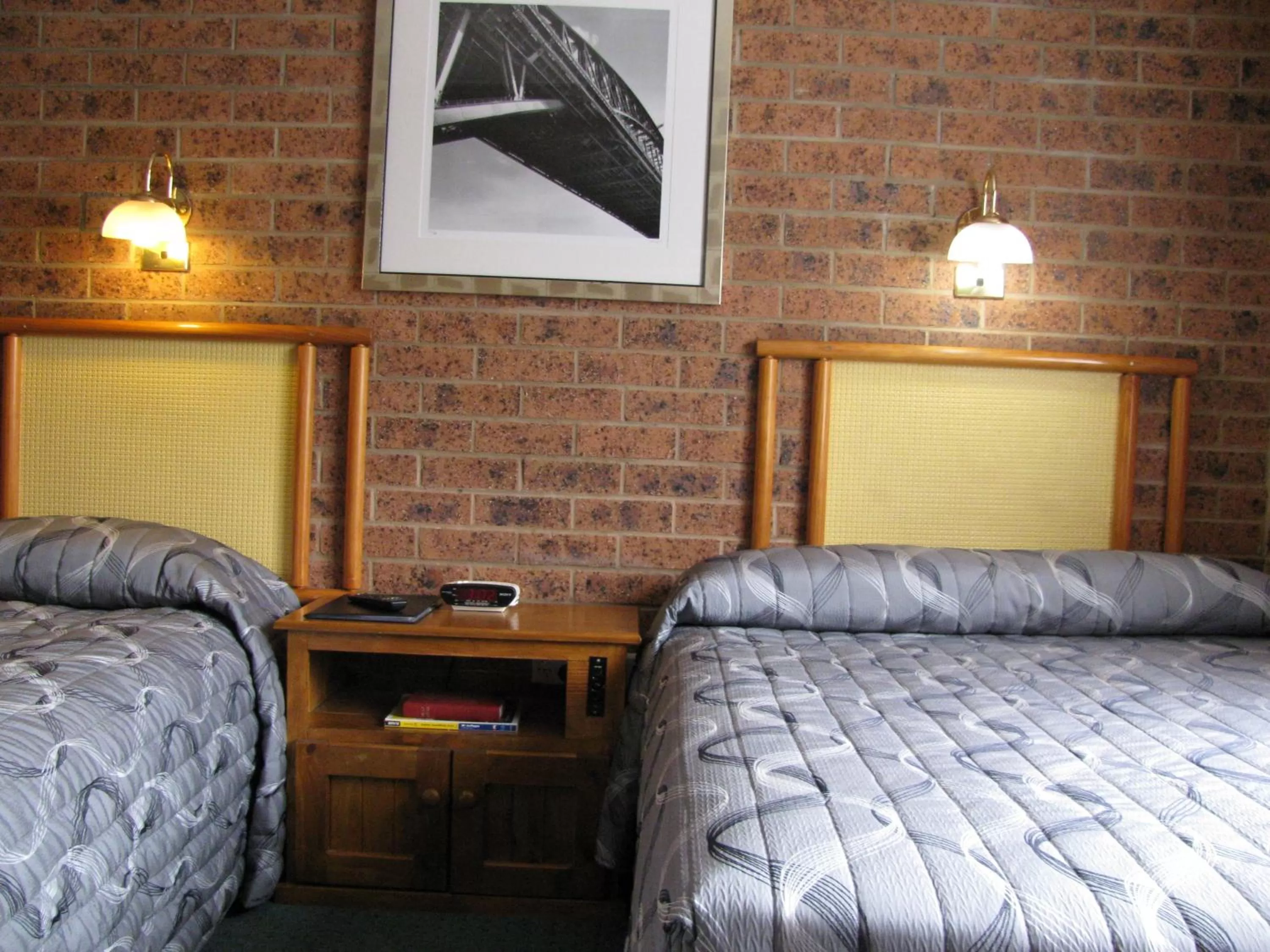 Twin Room in The Wayfarer Motel