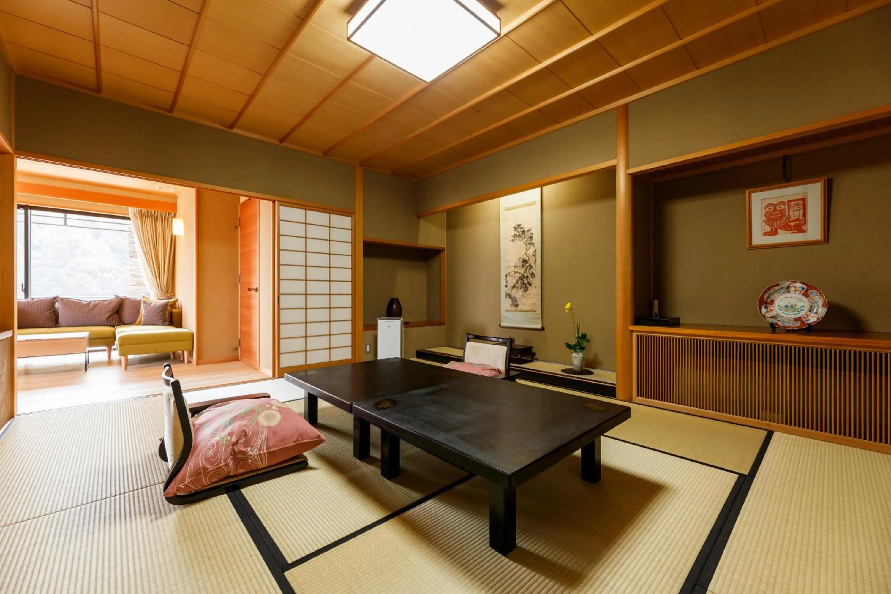 Room with Tatami Area in Tachibana Shikitei