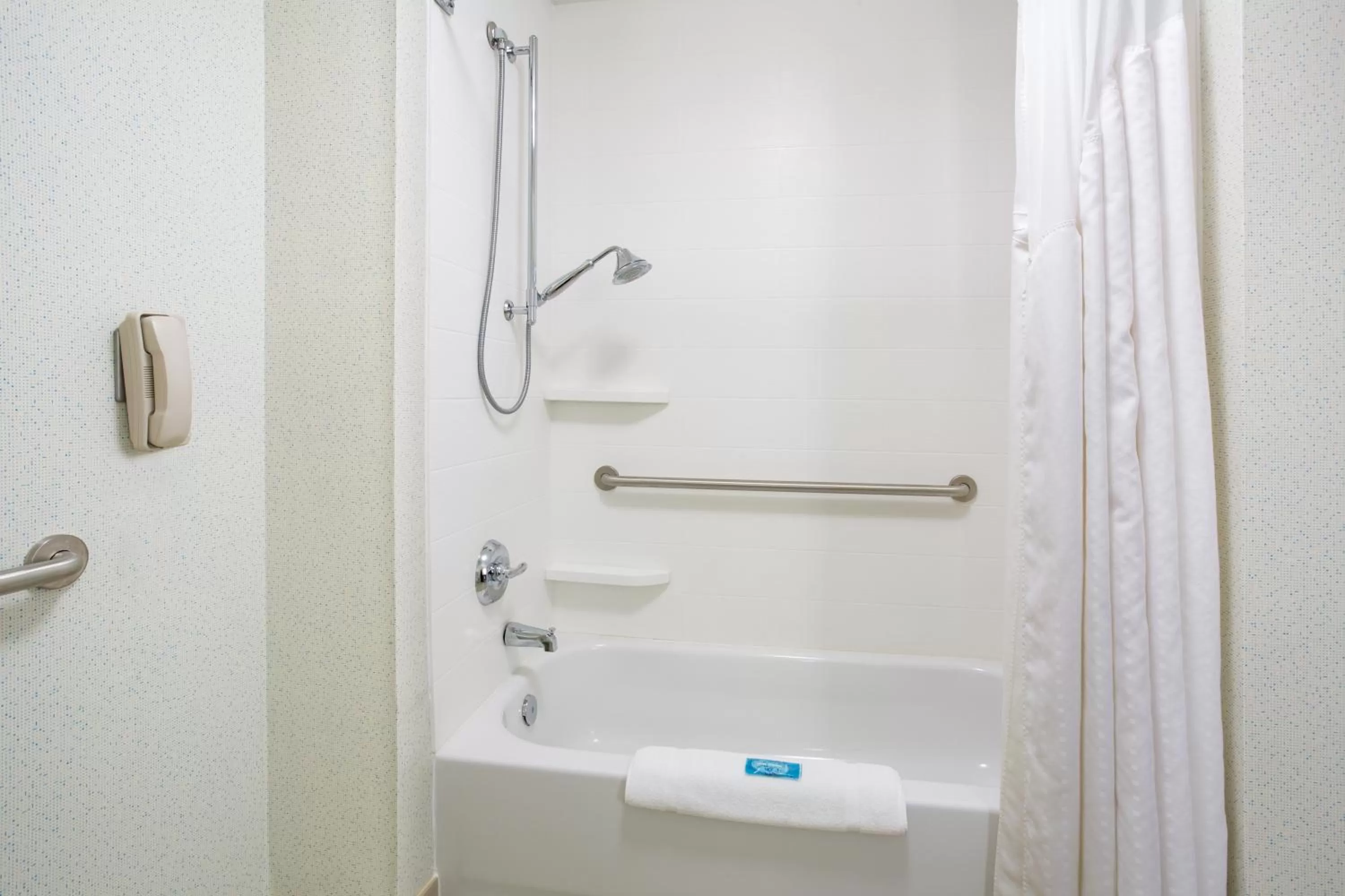 Holiday Inn Express Kansas City - at the Legends! by IHG