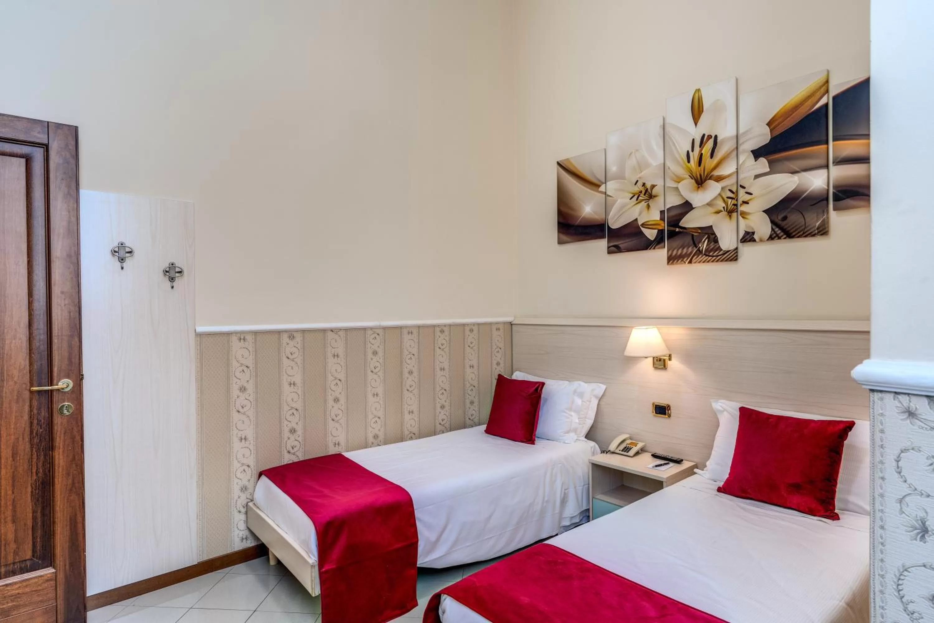 Twin Room - Disability Access in Hotel Ottaviano Augusto