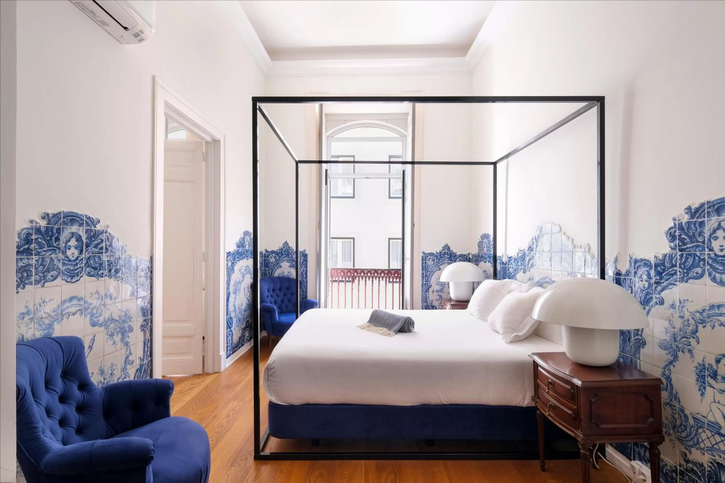 Master Queen Suite in 1869 Príncipe Real House