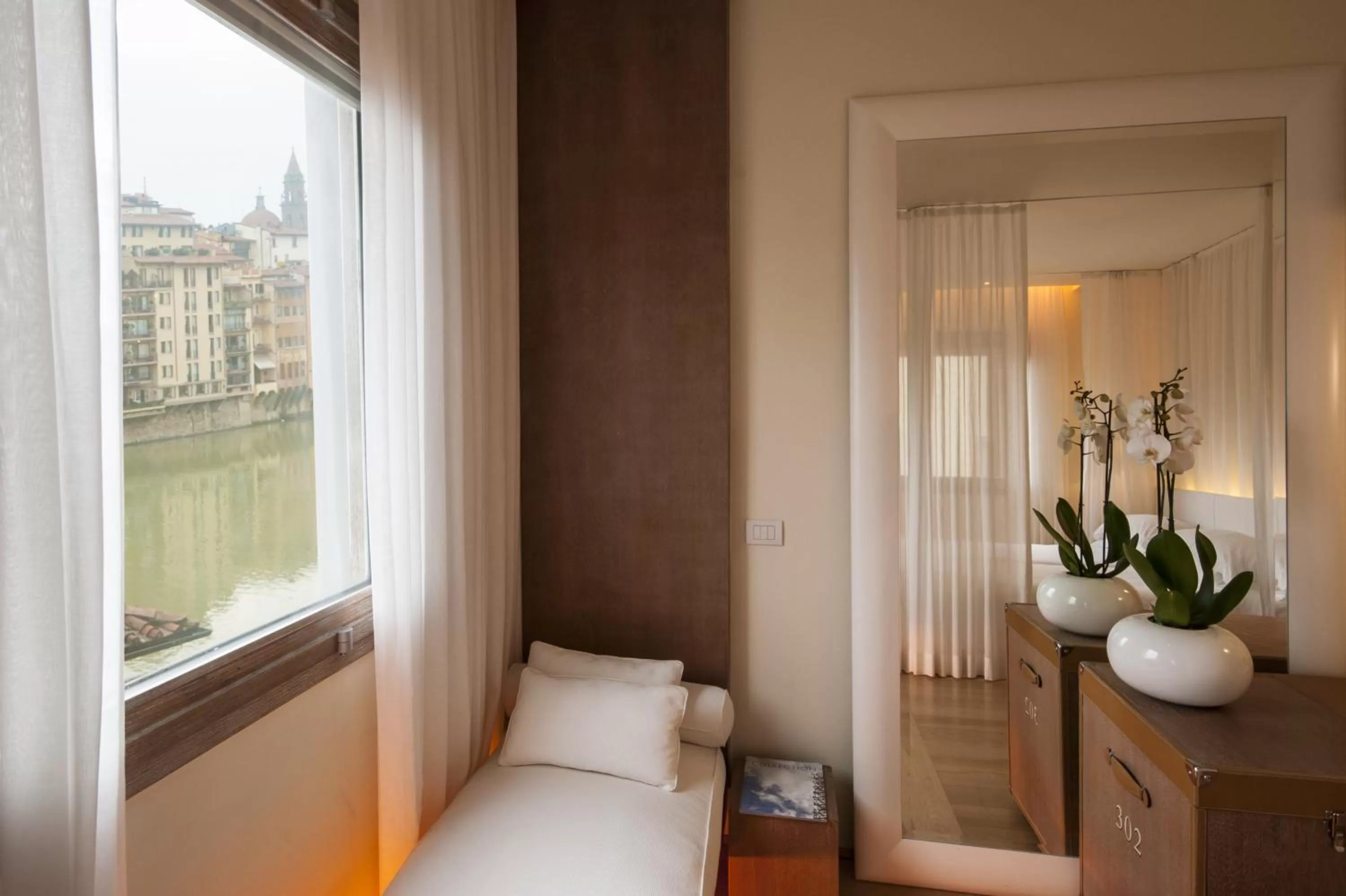 Deluxe Double Room - Arno River View in Hotel Continentale - Lungarno Collection