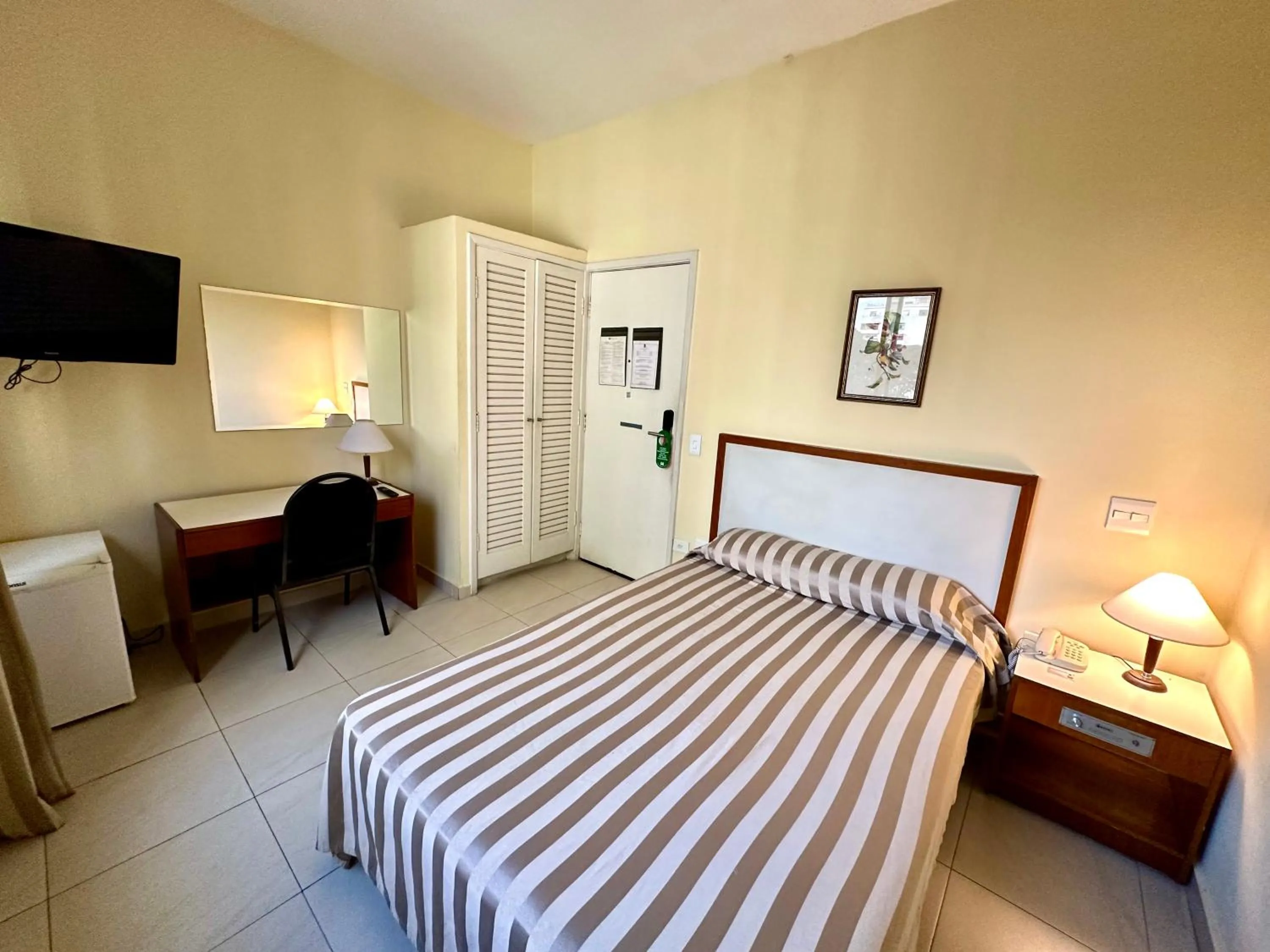 Single Room with Private Bathroom - single occupancy in San Michel Hotel
