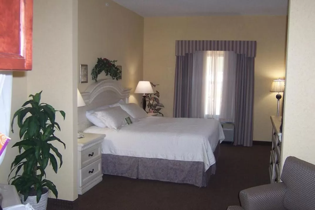 One-Bedroom Queen Suite with Two Queen Beds and Mobility Accessible Roll-In Shower in Holiday Inn Express & Suites Sebring, an IHG Hotel