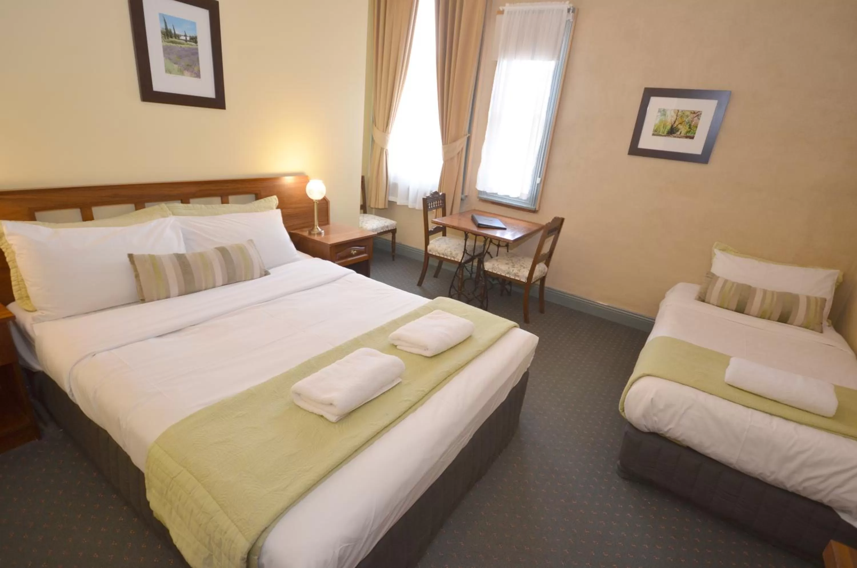 Heritage Queen Twin Room in Central Springs Inn