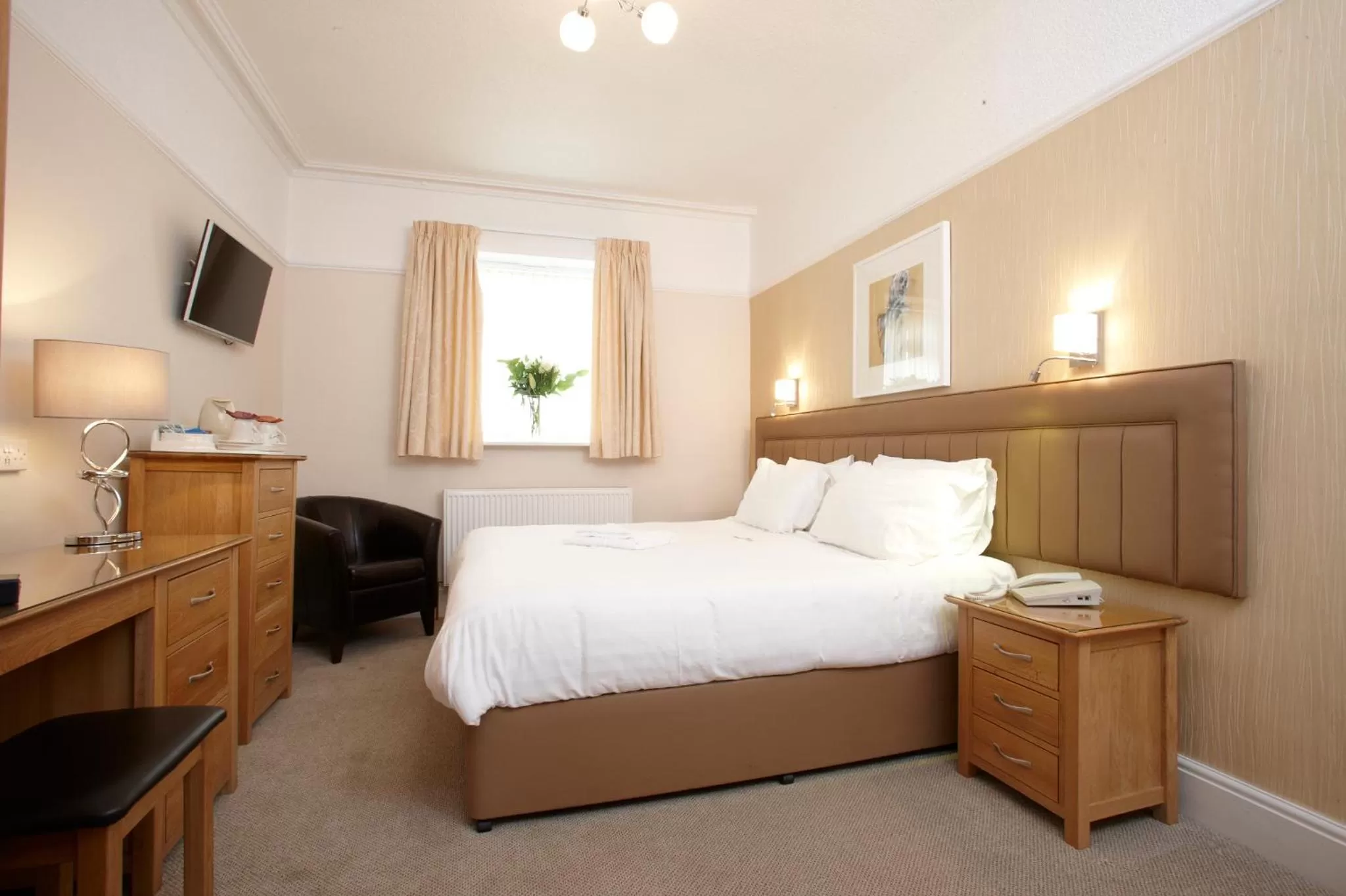 Ground floor Superior Superking / Twin in Invicta Hotel Plymouth