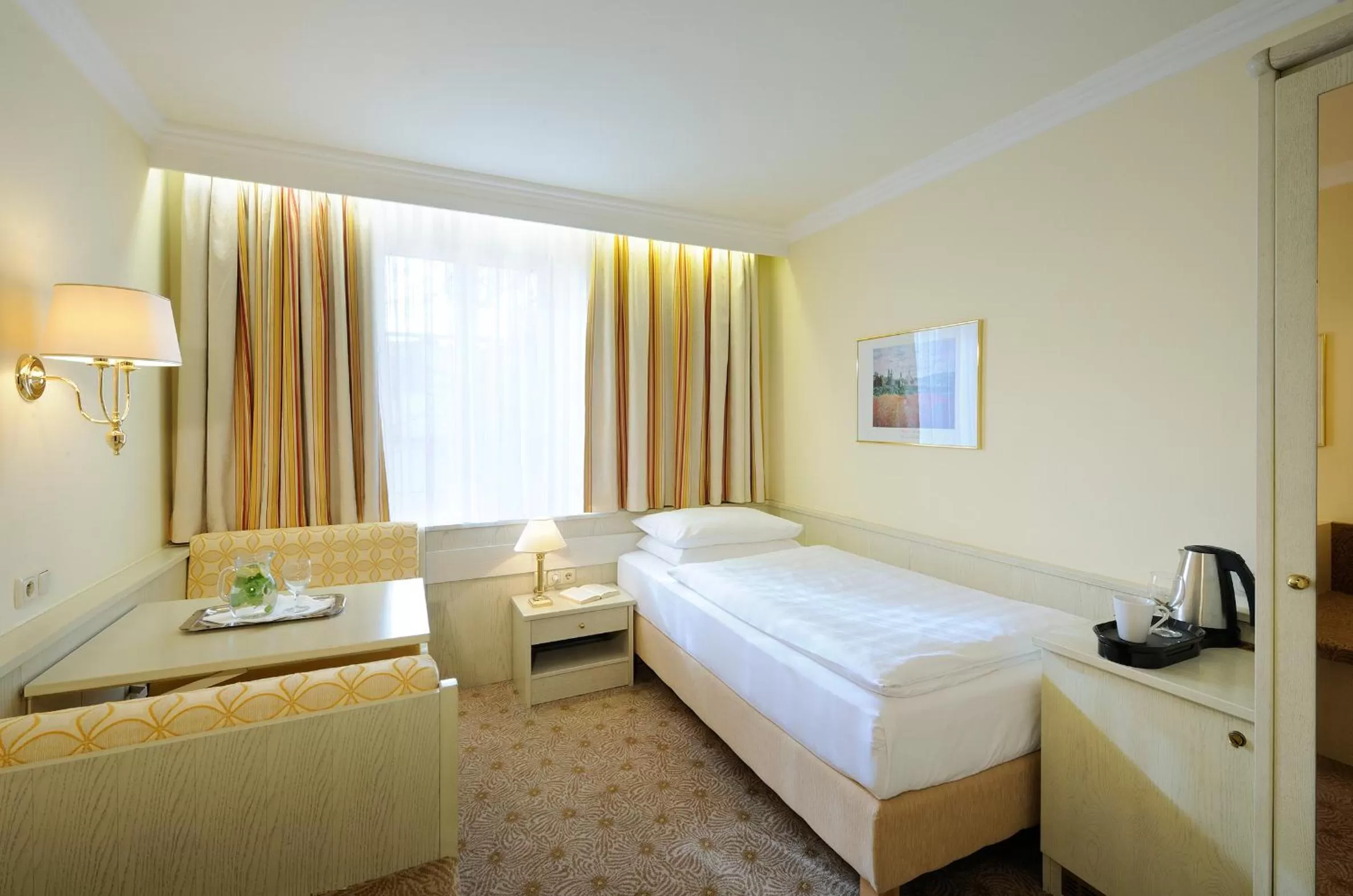 Single Room in Hotel Scherer