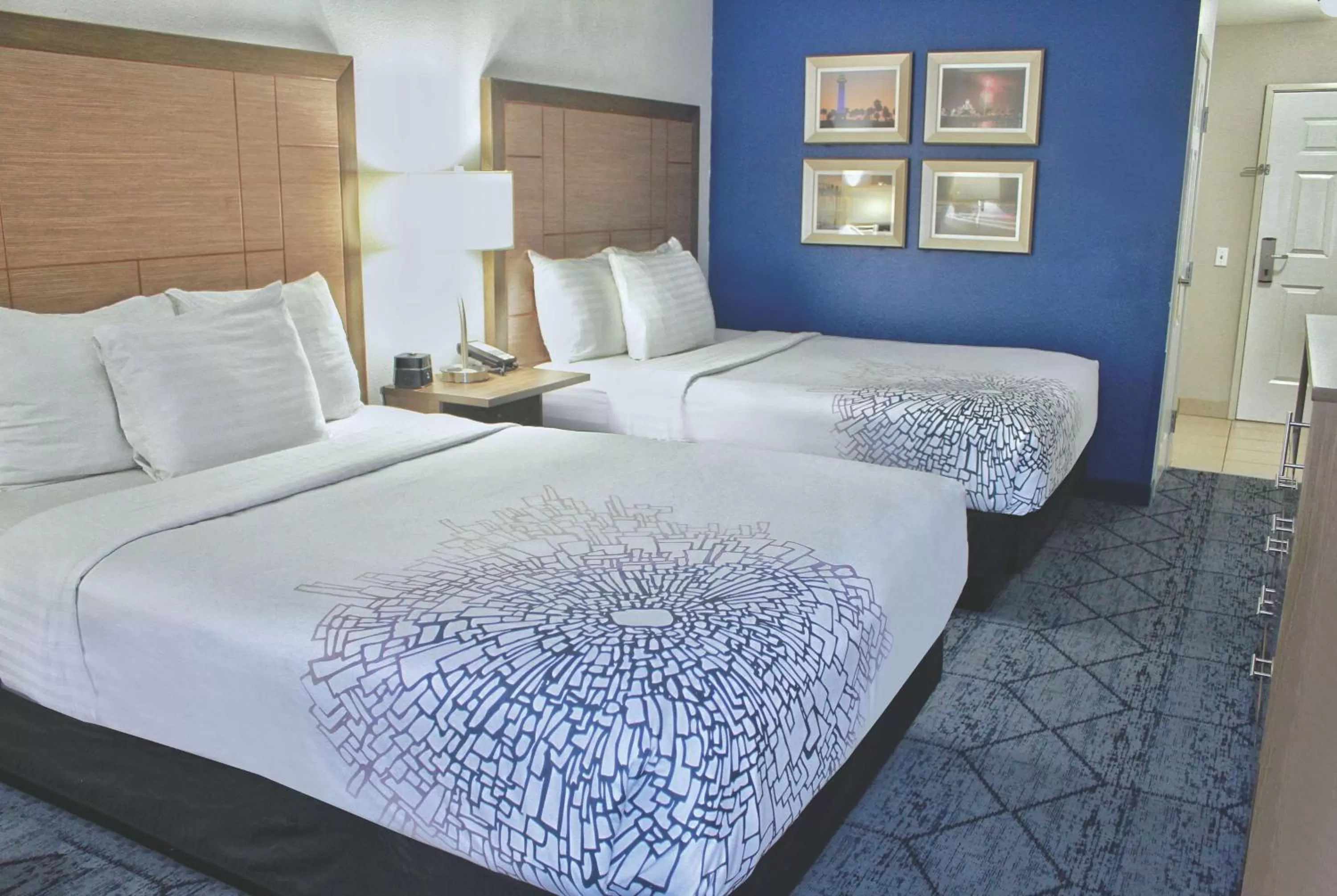 Queen Room with Two Queen Beds and Roll-In Shower - Mobility Accessible/Non-Smoking in La Quinta by Wyndham NE Long Beach/Cypress