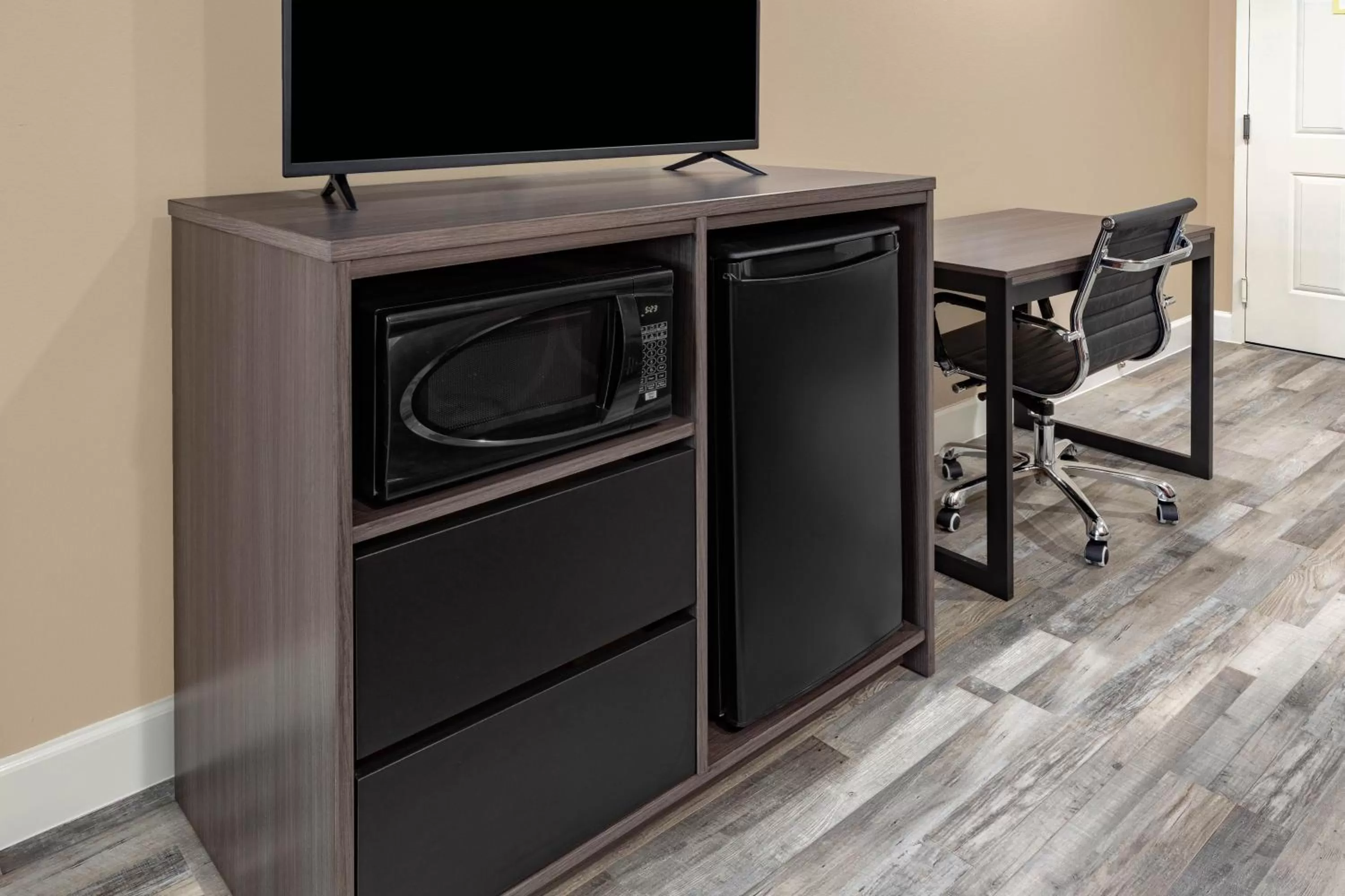 King Room - Non-Smoking in Super 8 by Wyndham Houston NW Beltway 8-West Rd