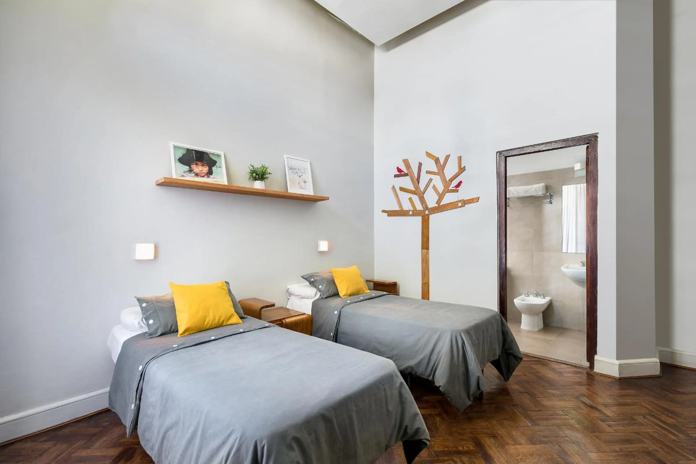 Twin Room with Private Bathroom in Milhouse Avenue