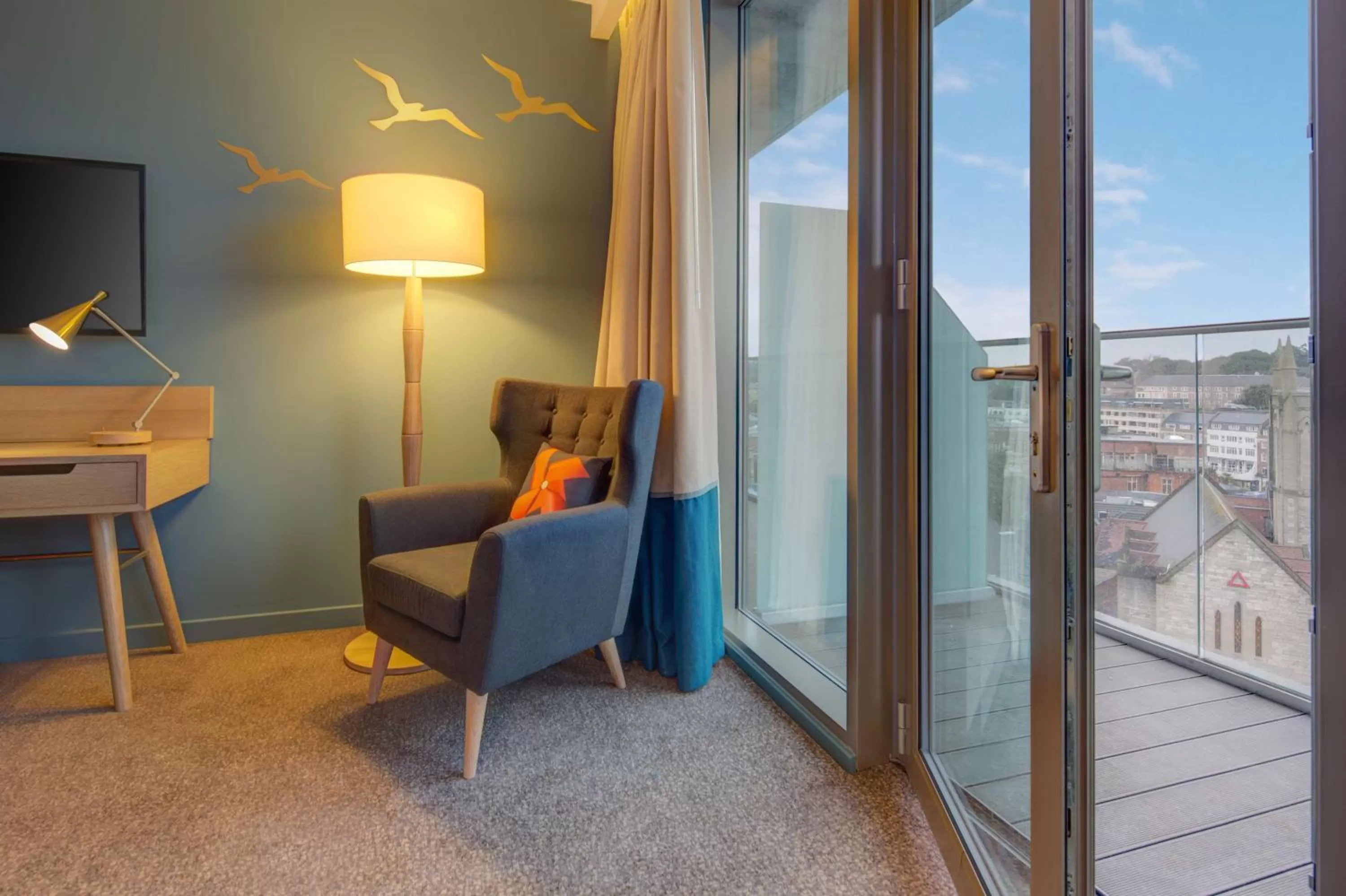 Twin Guest Room with Balcony in Hilton Bournemouth