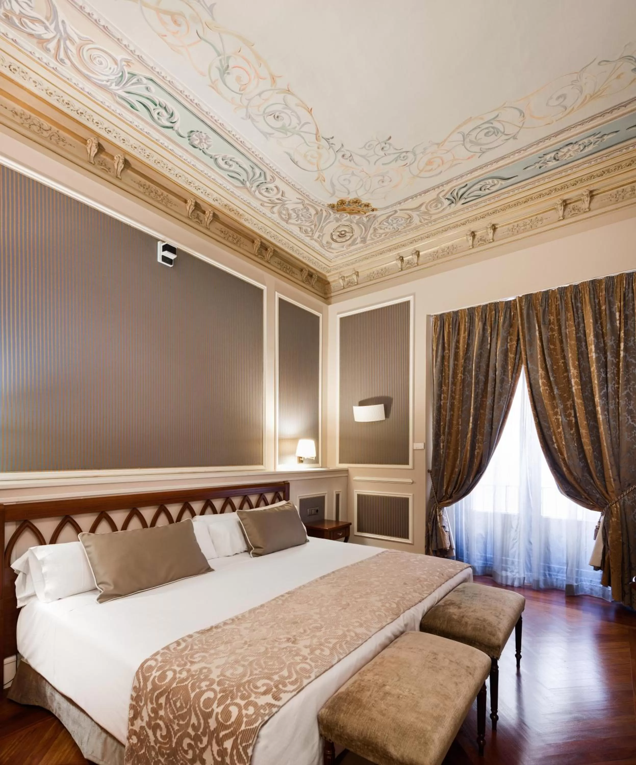 Imperial Suite in Catalonia Las Cortes