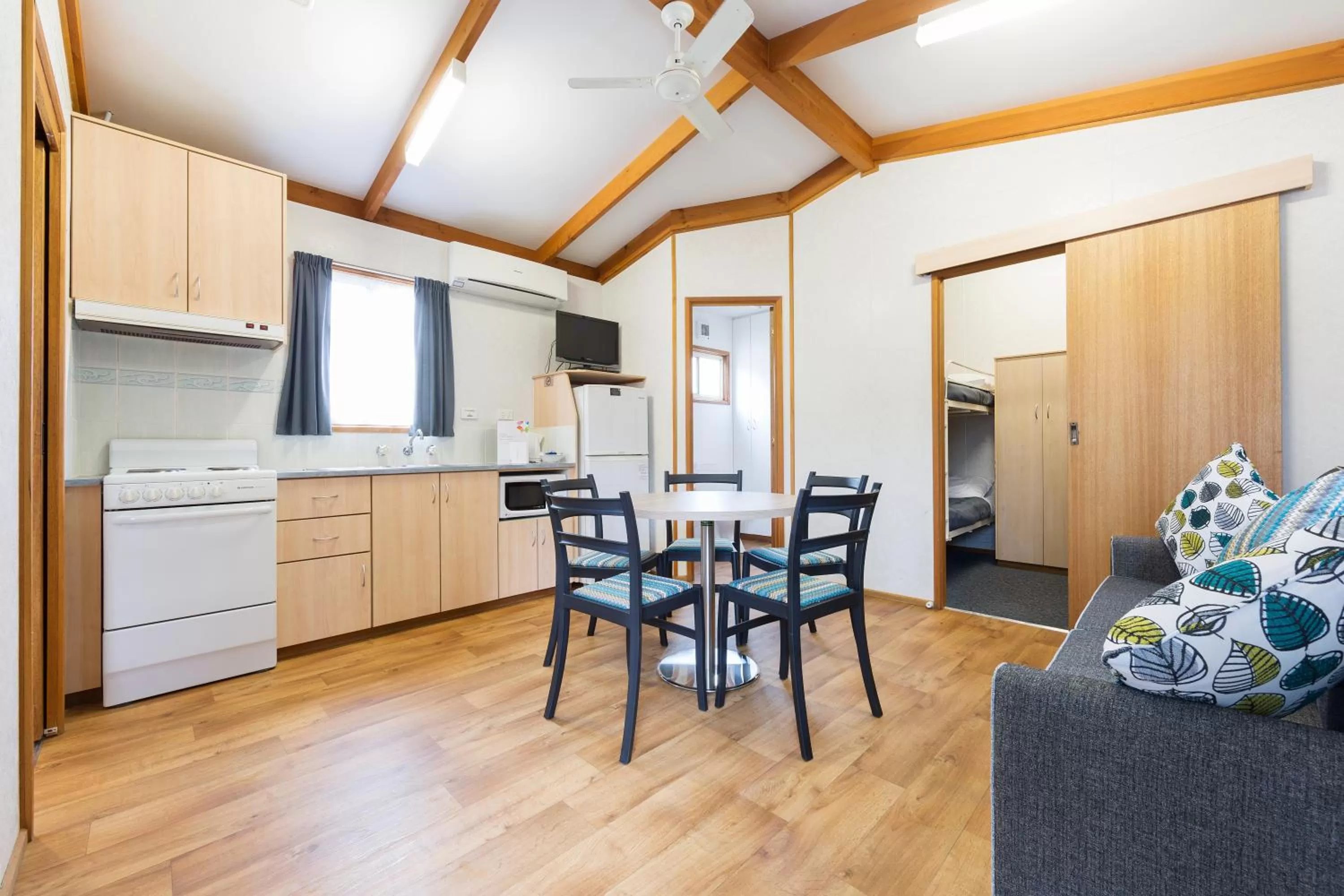  Rosella Cabin (2 Bedroom) in Alivio Tourist Park Canberra