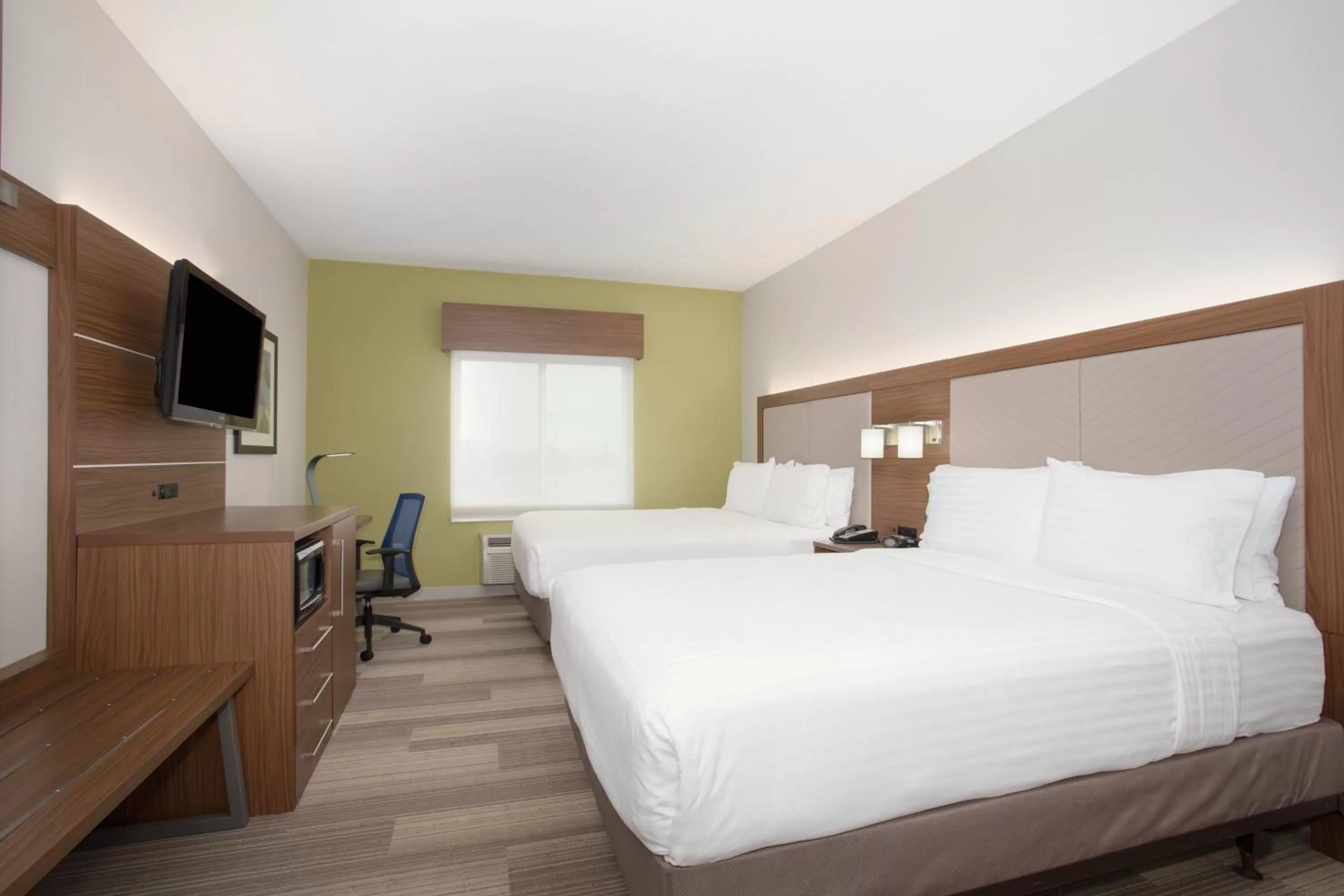 Standard Queen Room with Two Queen Beds and Mobility Accessible Tub in Holiday Inn Express & Suites Amarillo by IHG