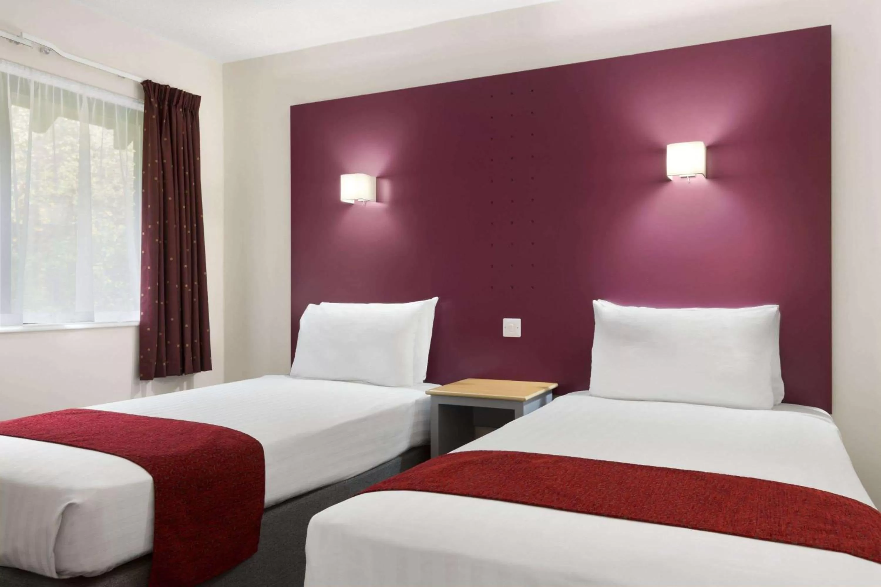 Twin Room - Disability Access in Days Inn Maidstone