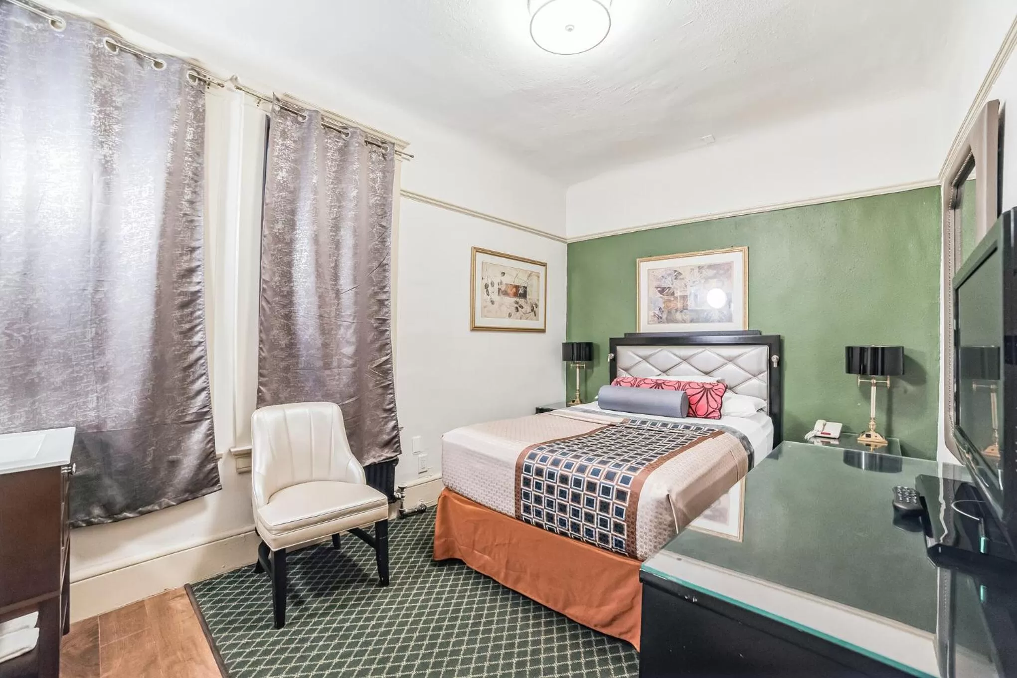 Standard with One Full Size Bed in Union Square Plaza Hotel