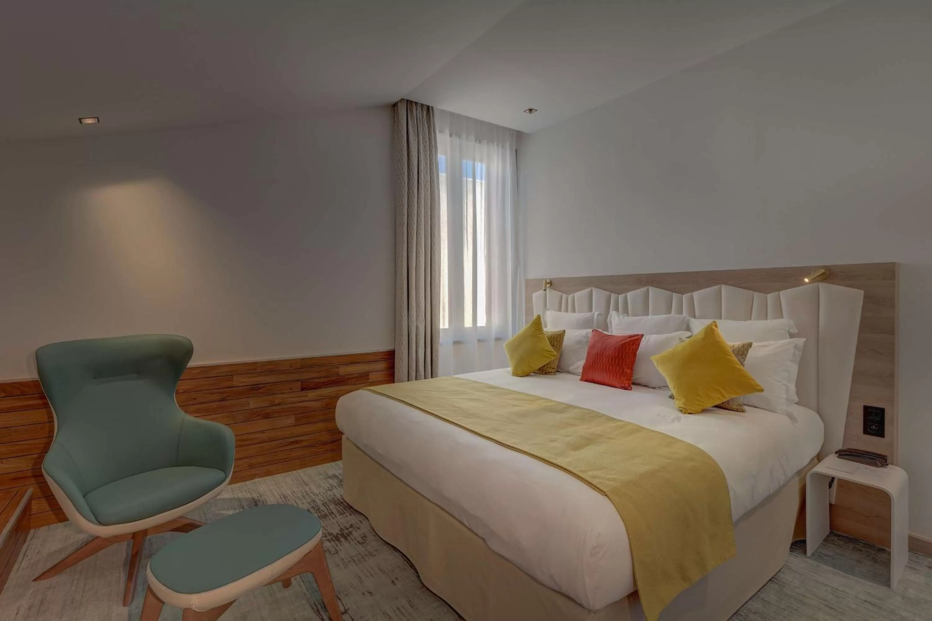 King Suite with Bathtub in Best Western Plus Comedie Saint Roch