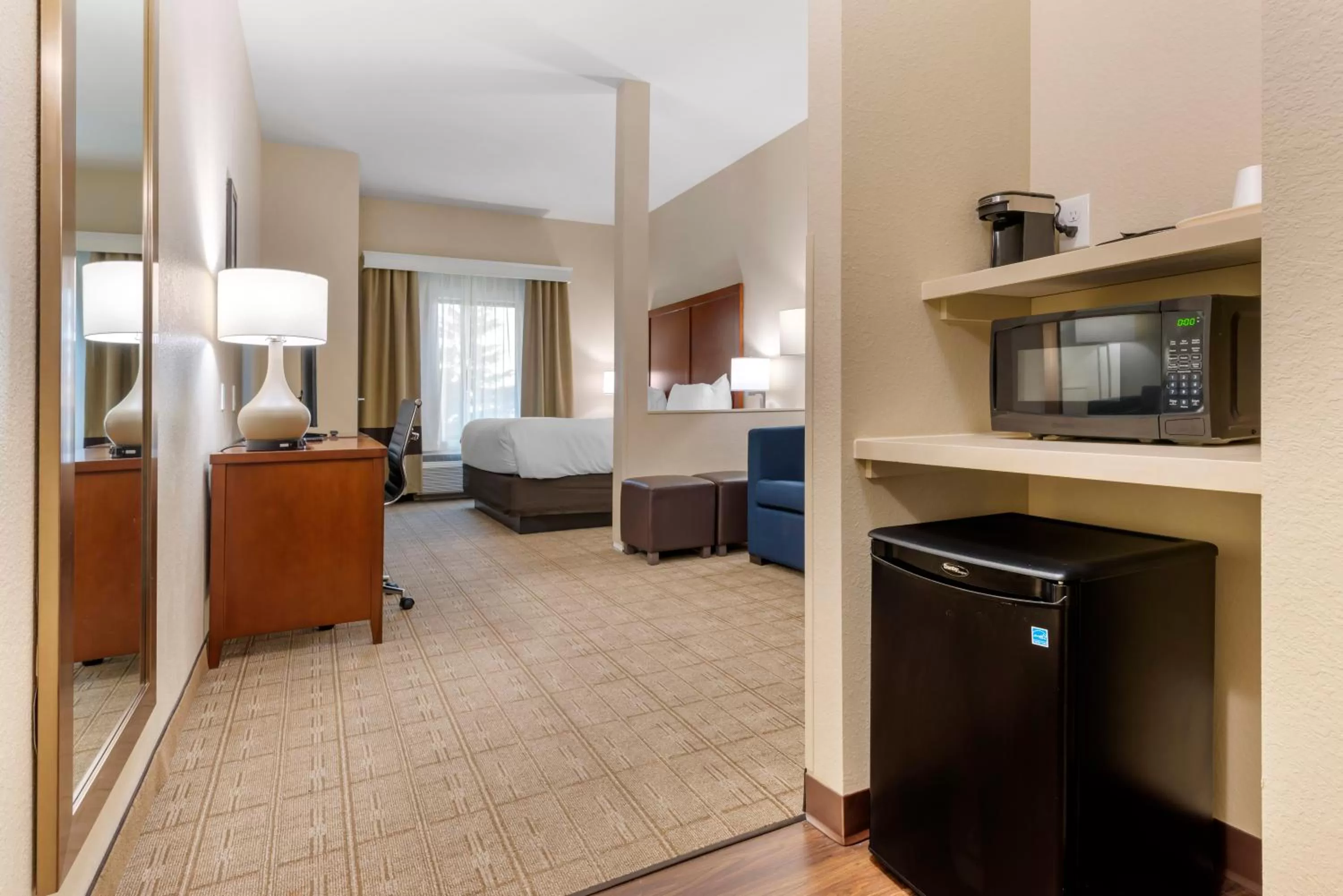 King Suite with Sofabed and Transfer Shower - Accessible/Non Smoking in Comfort Inn & Suites