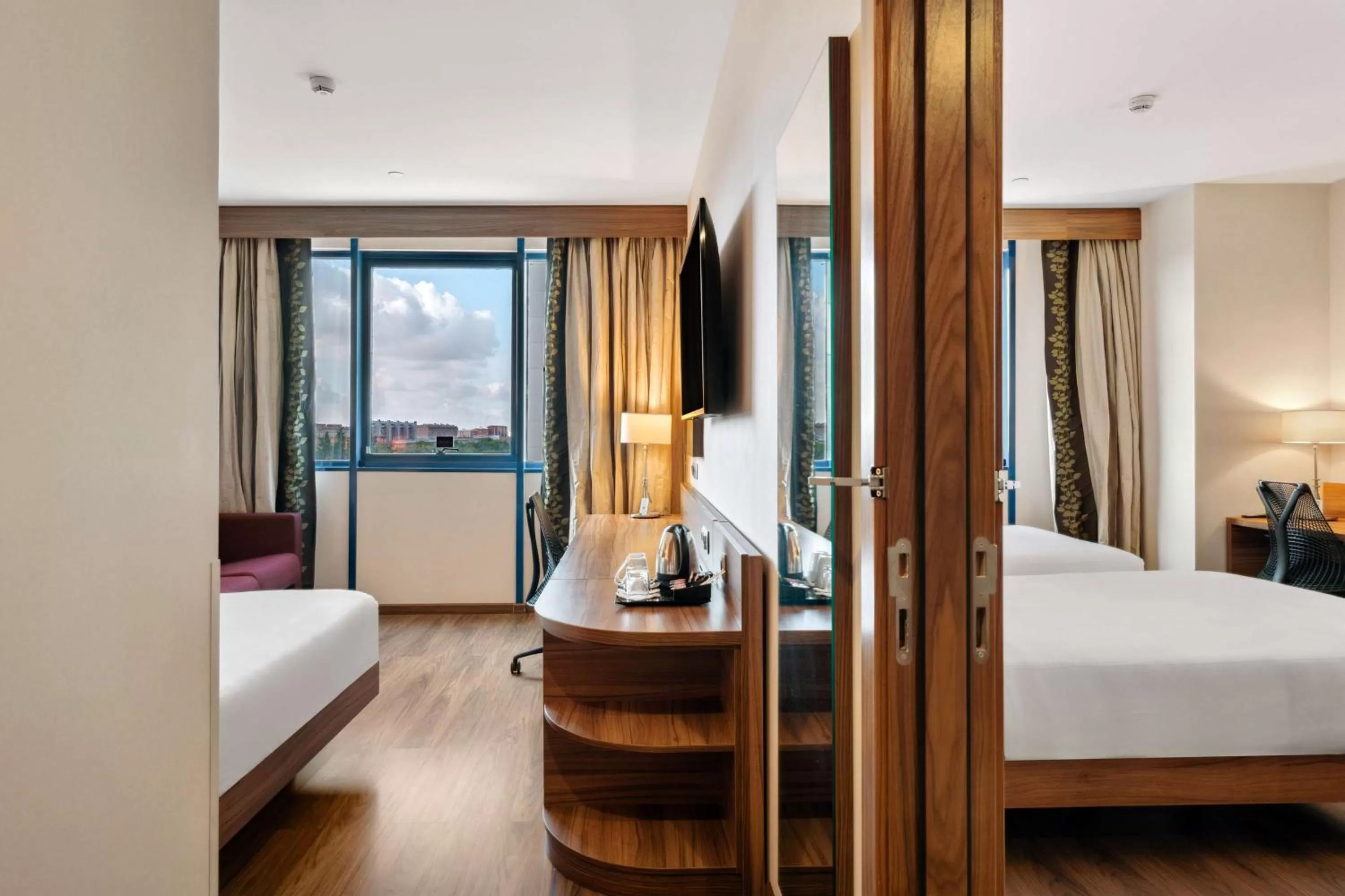 Family Connecting Rooms in Hilton Garden Inn Sevilla