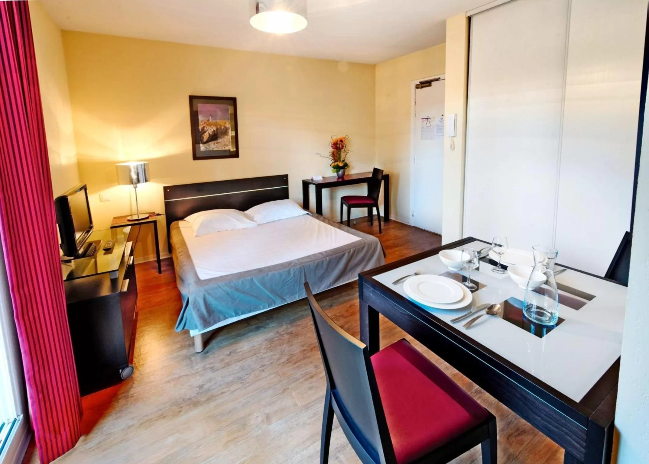 Standard Studio (2 Adults) in Appart Hotel Odalys City Antibes Olympe