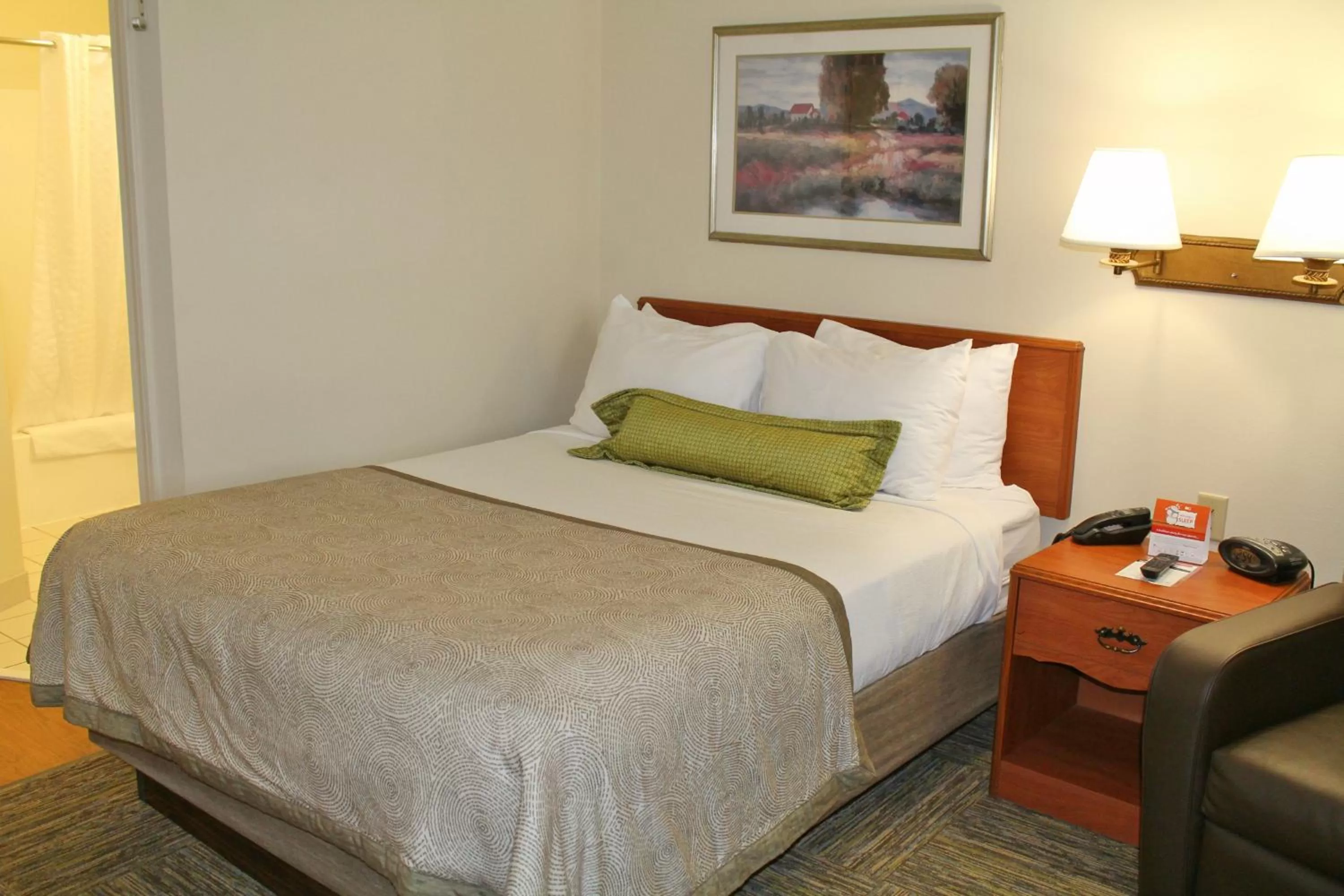 Studio Queen Suite in Candlewood Suites Syracuse-Airport by IHG