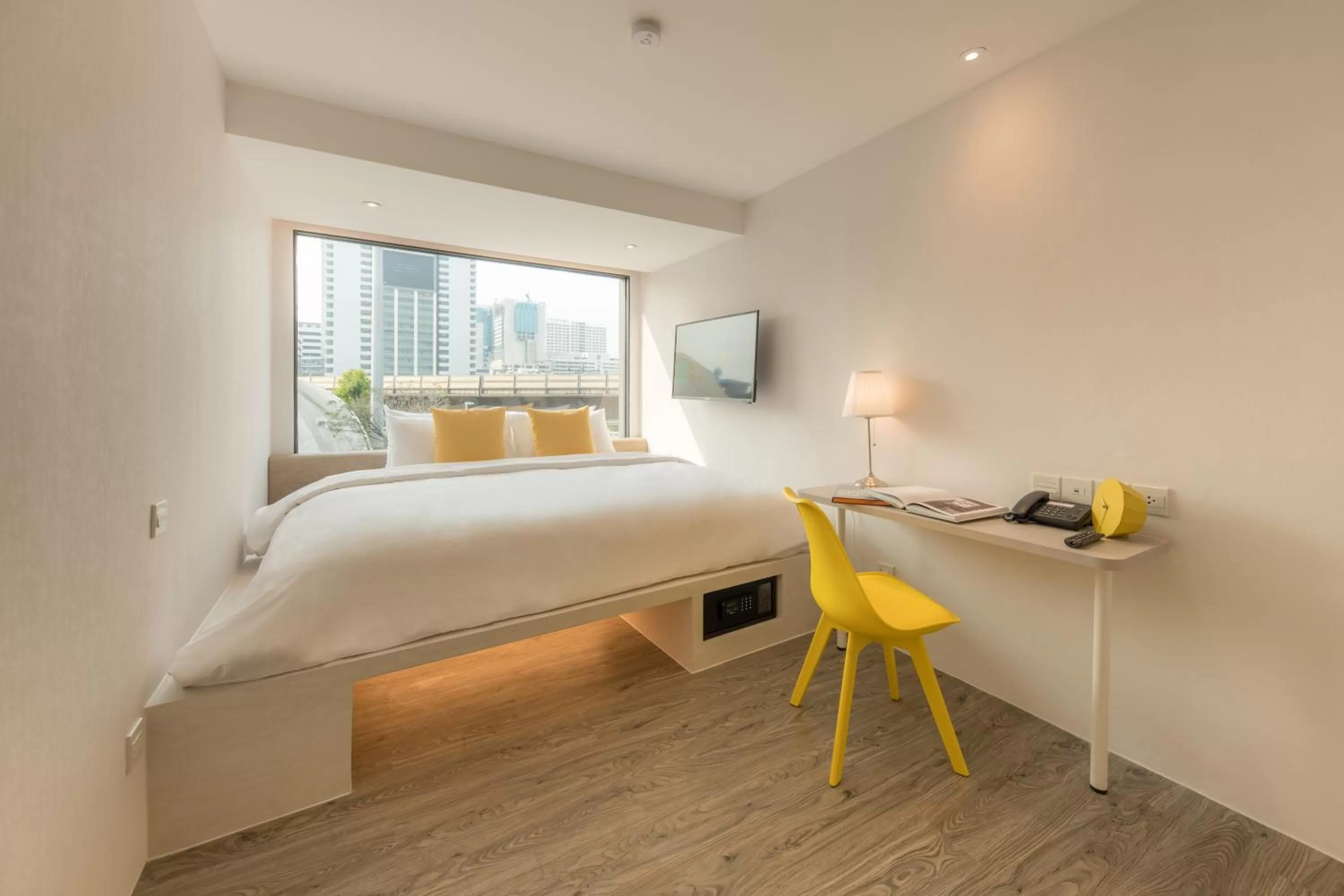 King Room with City View  in Yello Rooms Hotel Victory Monument