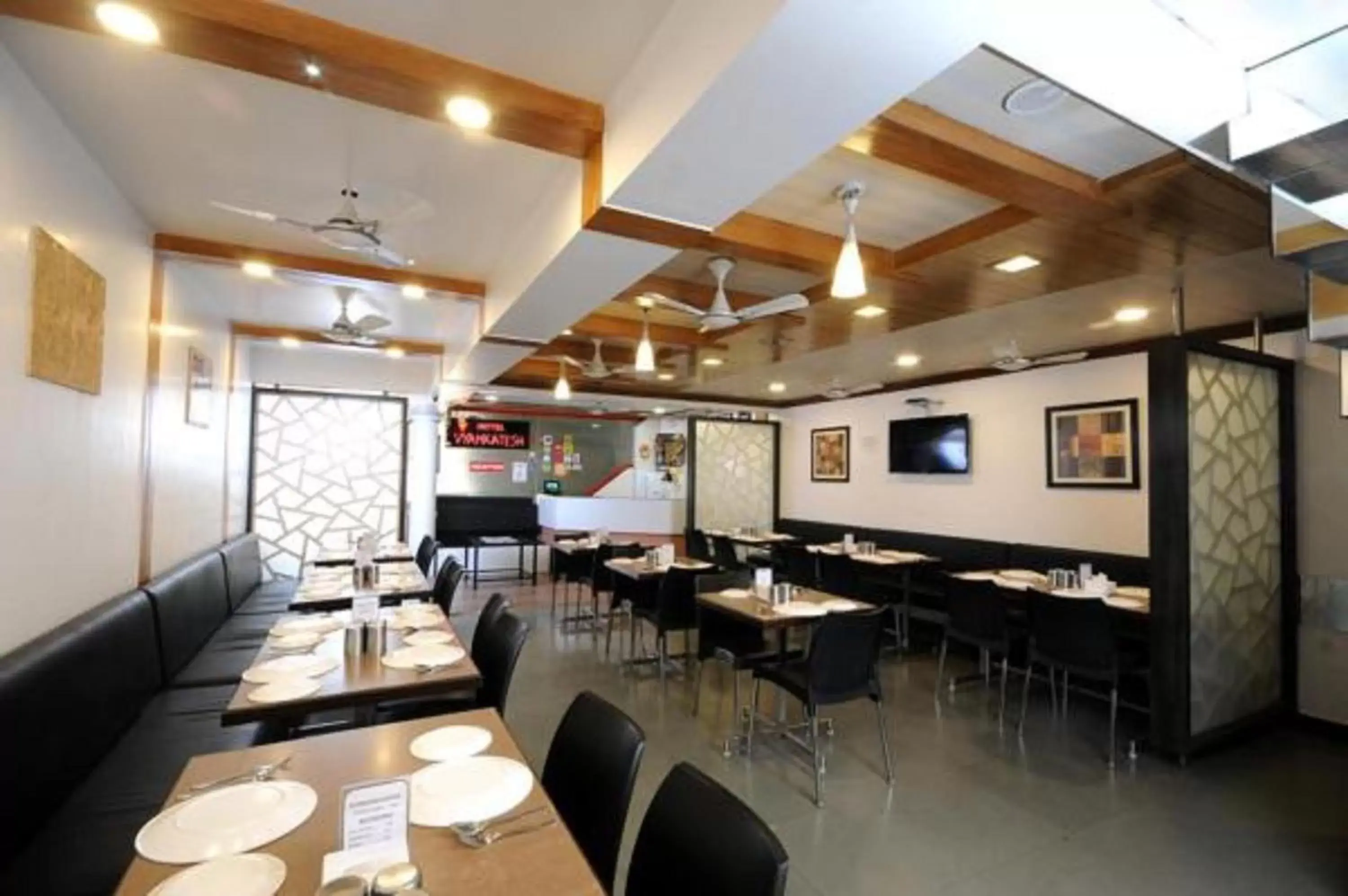 Hotel Vyankatesh & Pure Veg Restaurant Hotel Vyankatesh & Pure Veg Restaurant