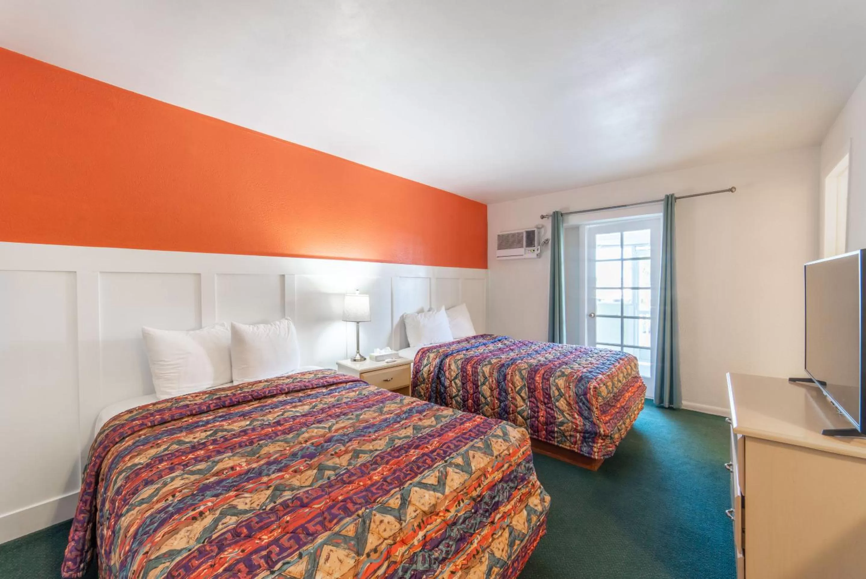 Double Room with Balcony in Captain's Table Hotel by Everglades Adventures