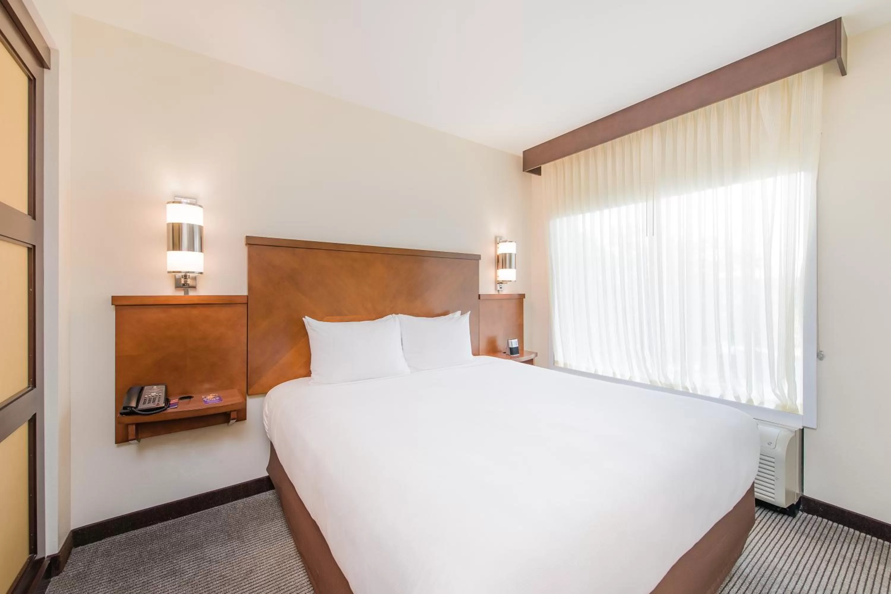 King Room with Sofa Bed - High Floor in Hyatt Place Charleston Airport / Convention Center