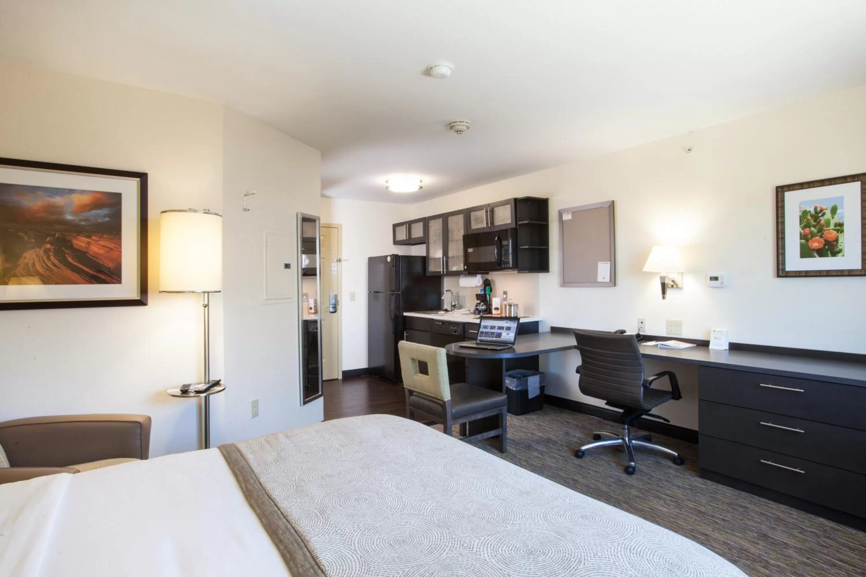 One-Bedroom King Room with Roll-In Shower - Hearing Accessible/Non-Smoking in Candlewood Suites New Braunfels by IHG