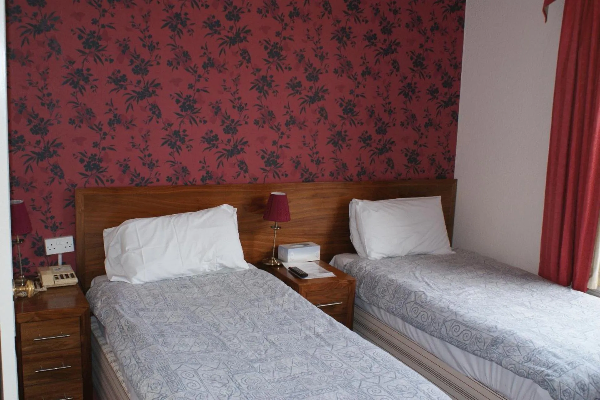 Twin Room in Kirkdale Hotel
