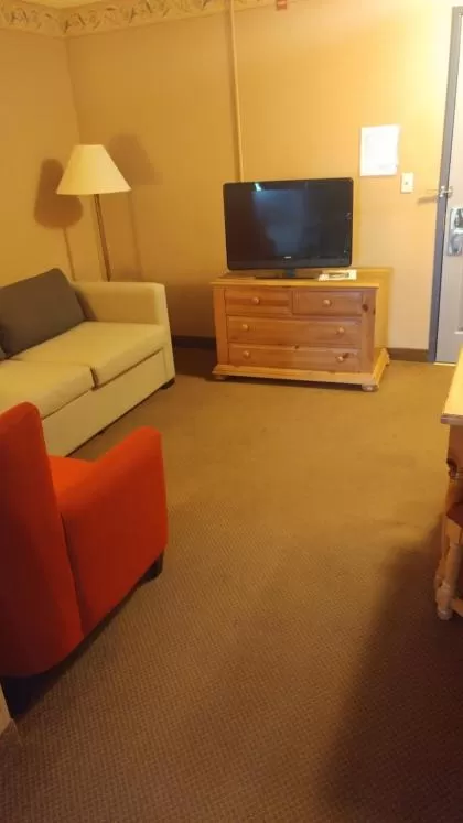 One-Bedroom King Suite - Non-Smoking in Country Inn & Suites by Radisson, Waterloo, IA