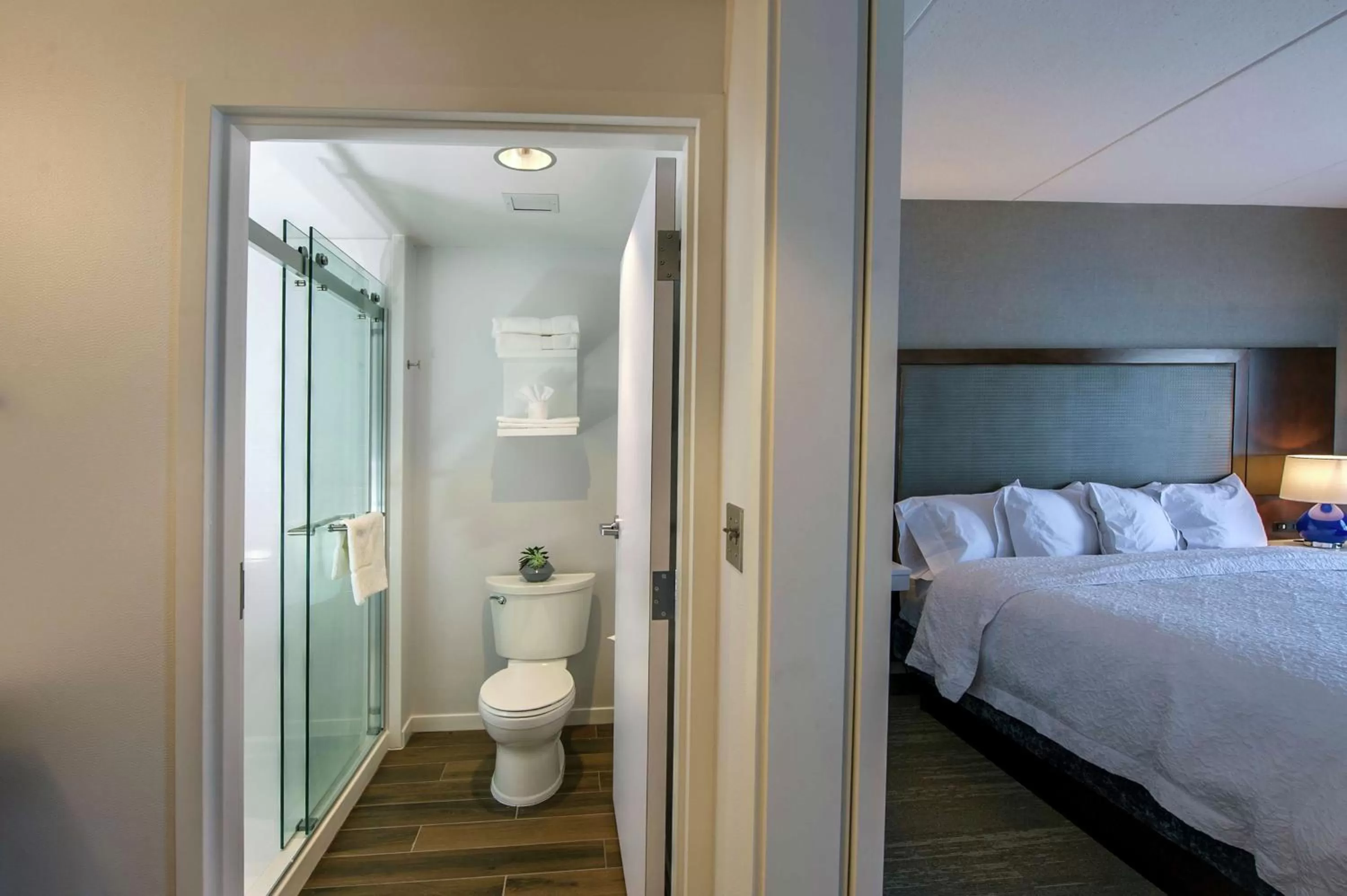 King Room with Sofa Bed- Non-Smoking in Hampton Inn & Suites/Foxborough/Mansfield