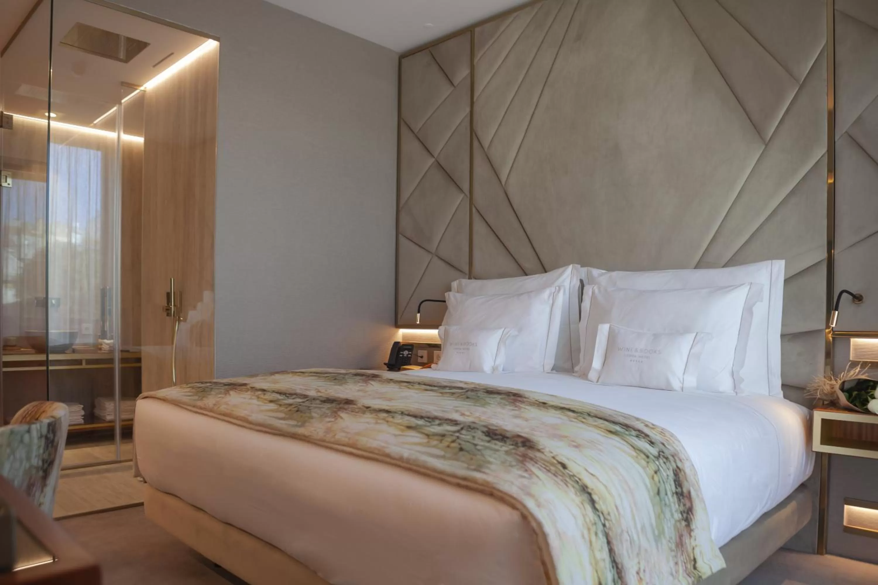 Deluxe Double Room in Wine & Books Lisboa Hotel