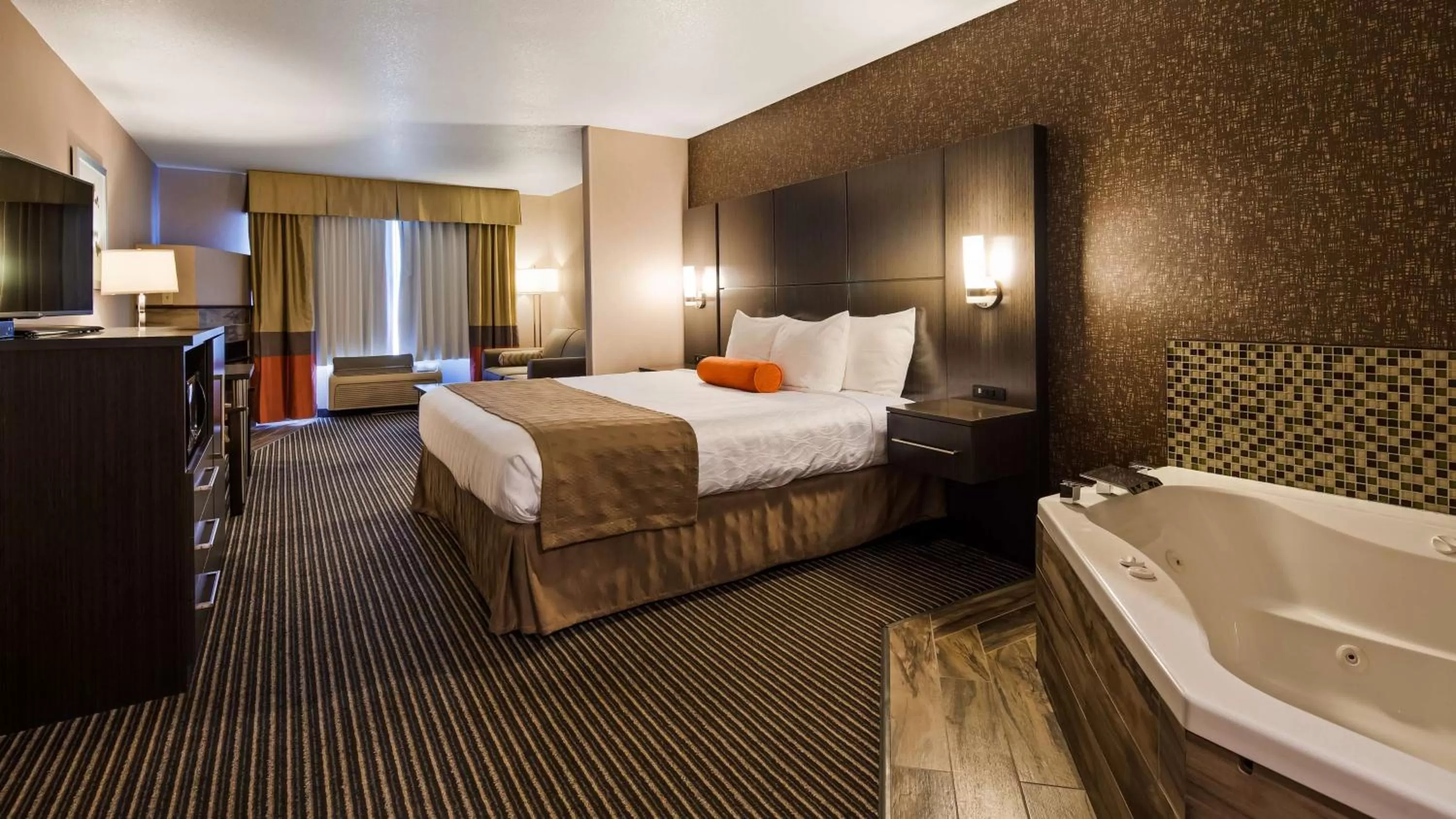 Executive King Suite in Best Western Plus Rama Inn & Suites