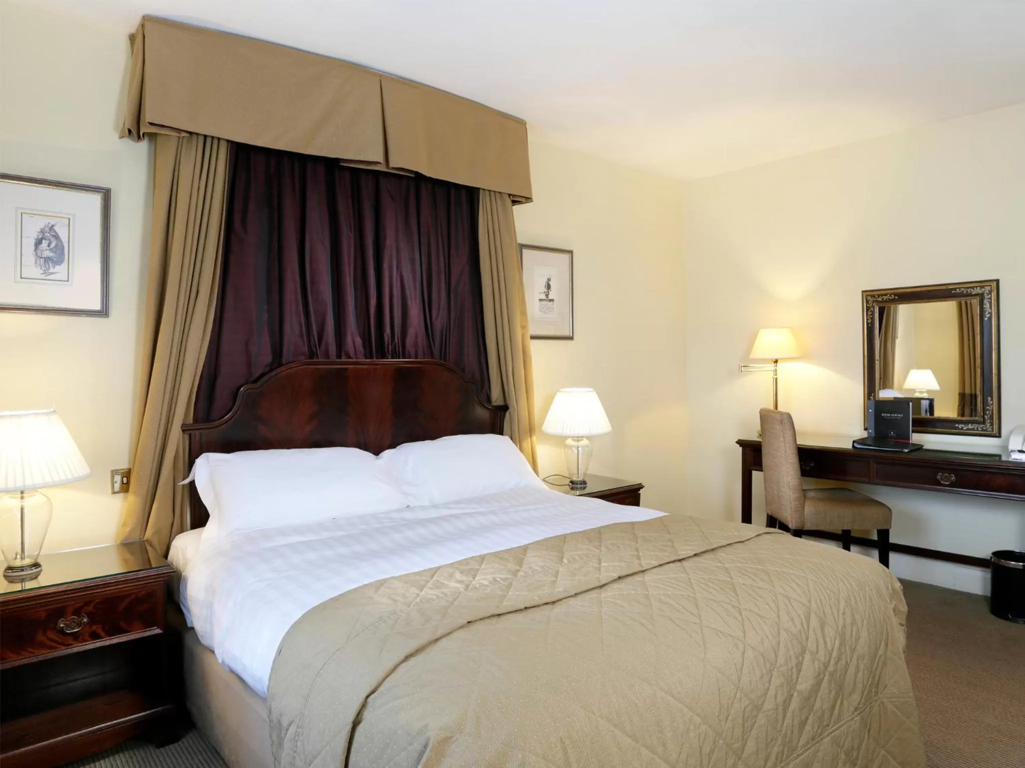 Deluxe King Room in Macdonald Alveston Manor Hotel & Spa