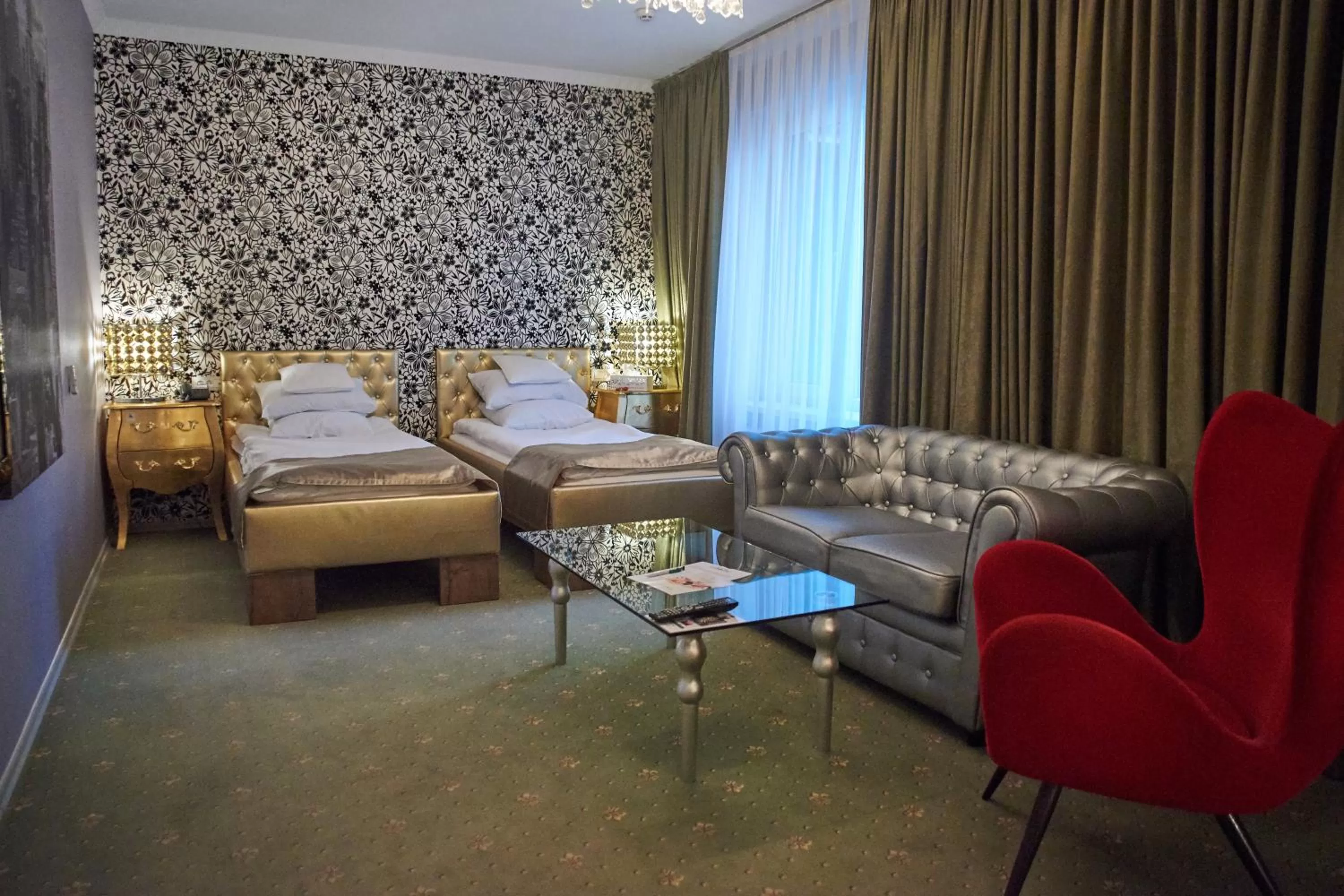 Standard Twin Room in Weekend Boutique Hotel