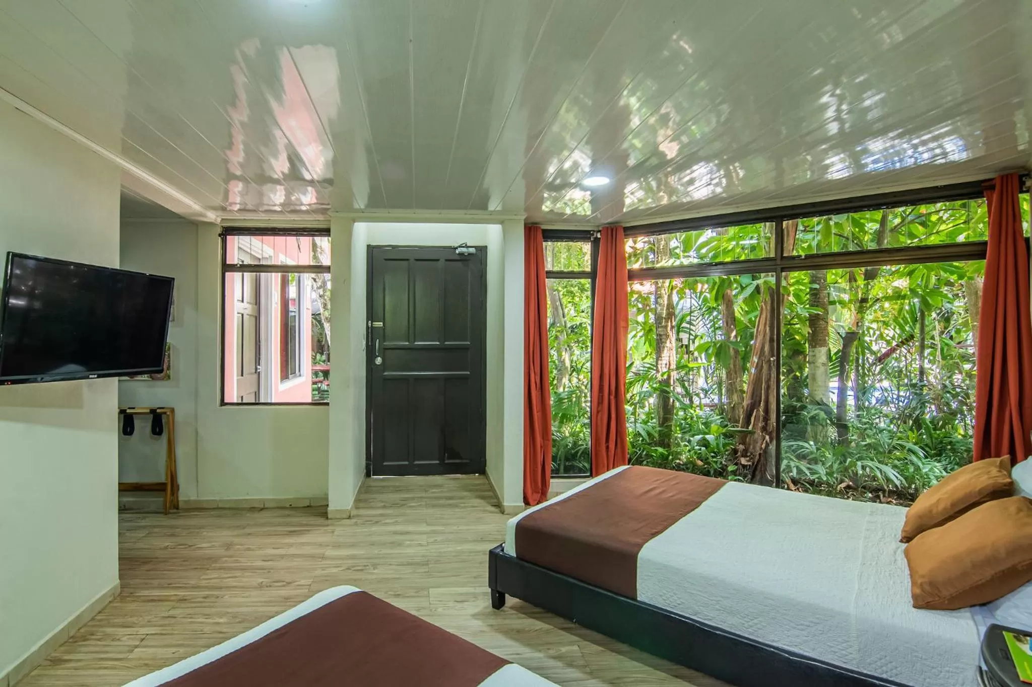 Twin Room in Jaco Lodge Quiet Place