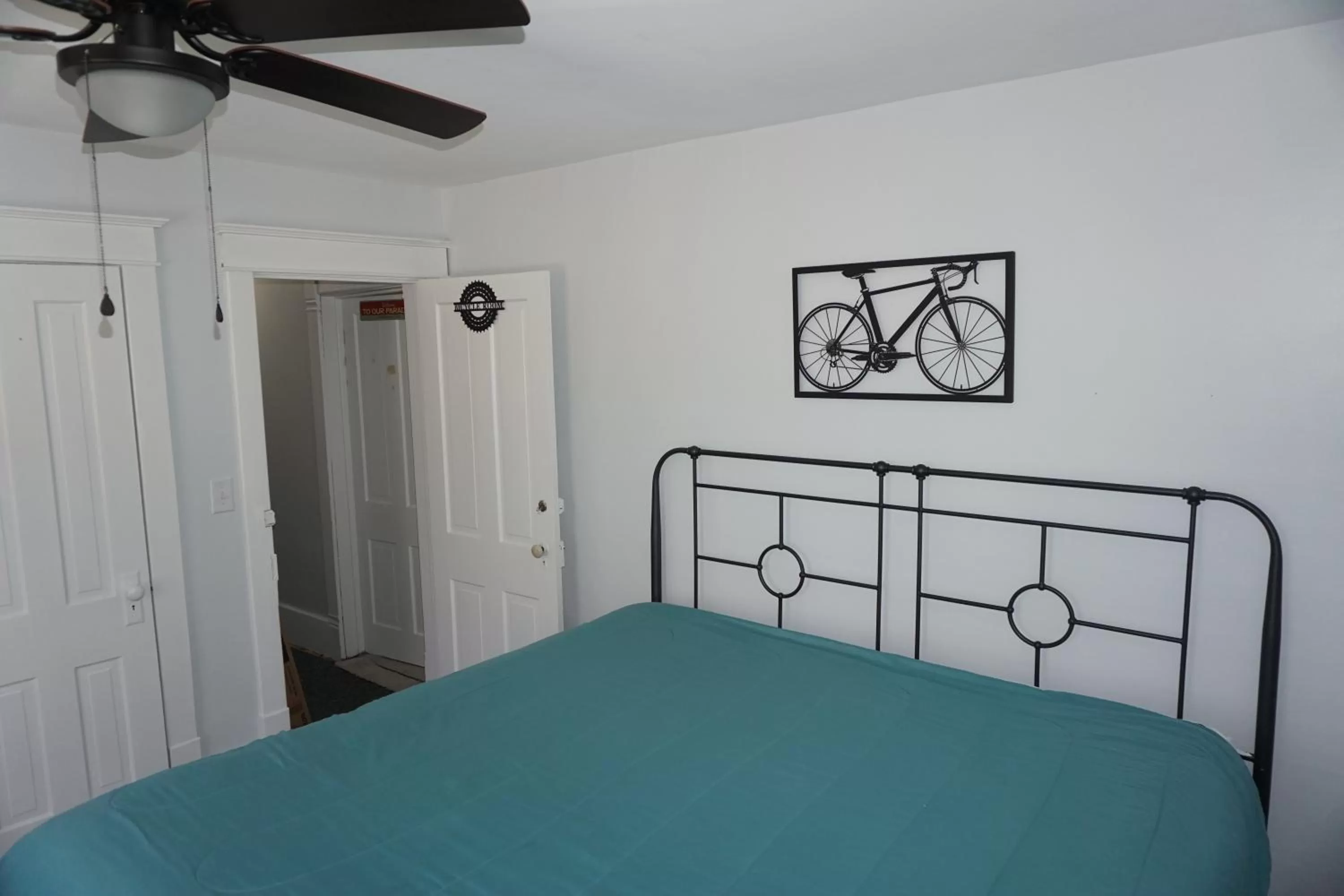 Standard King Room in Charlevoix House - The Northside