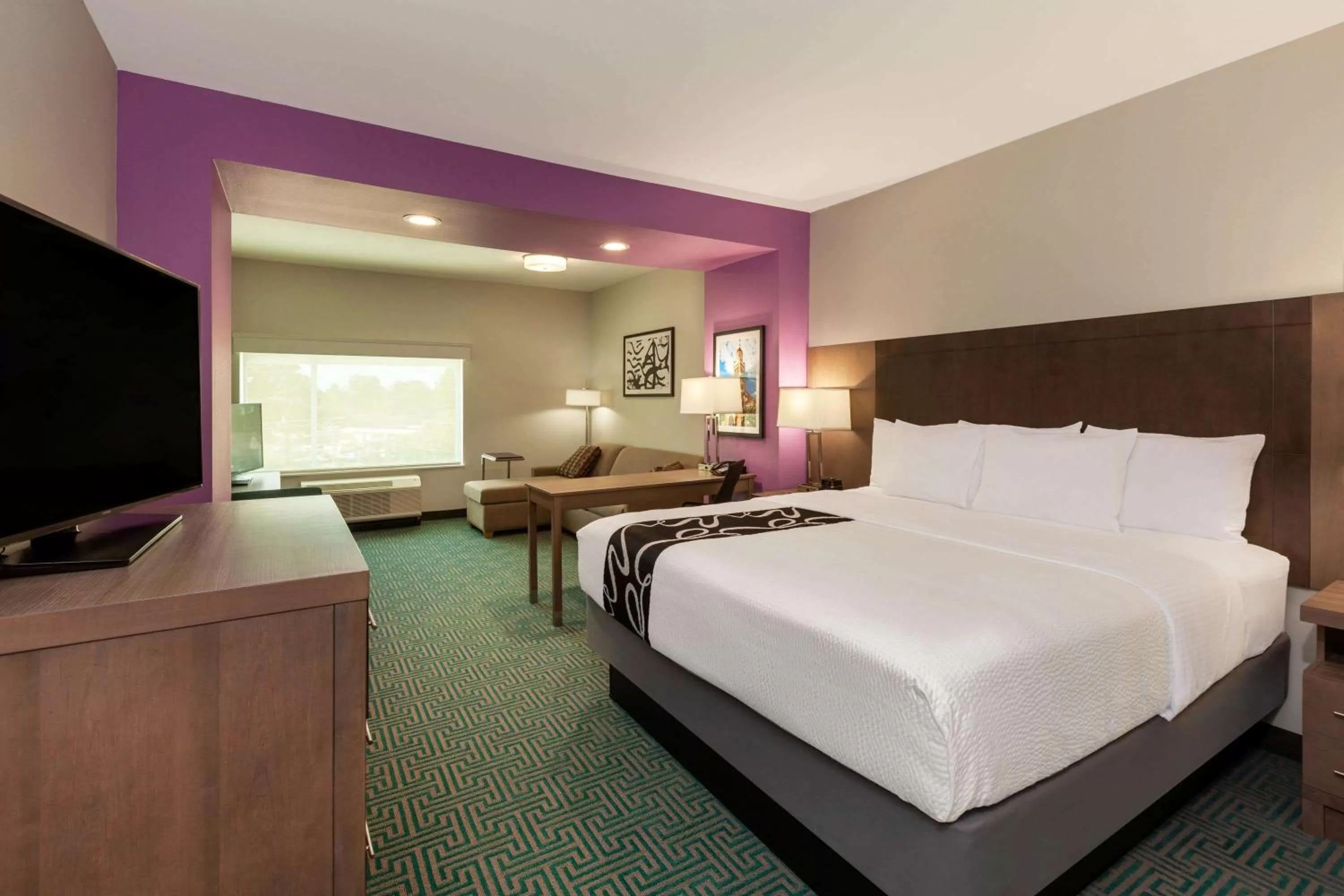Deluxe King Room - Non-Smoking in La Quinta Inn & Suites by Wyndham Lafayette Oil Center