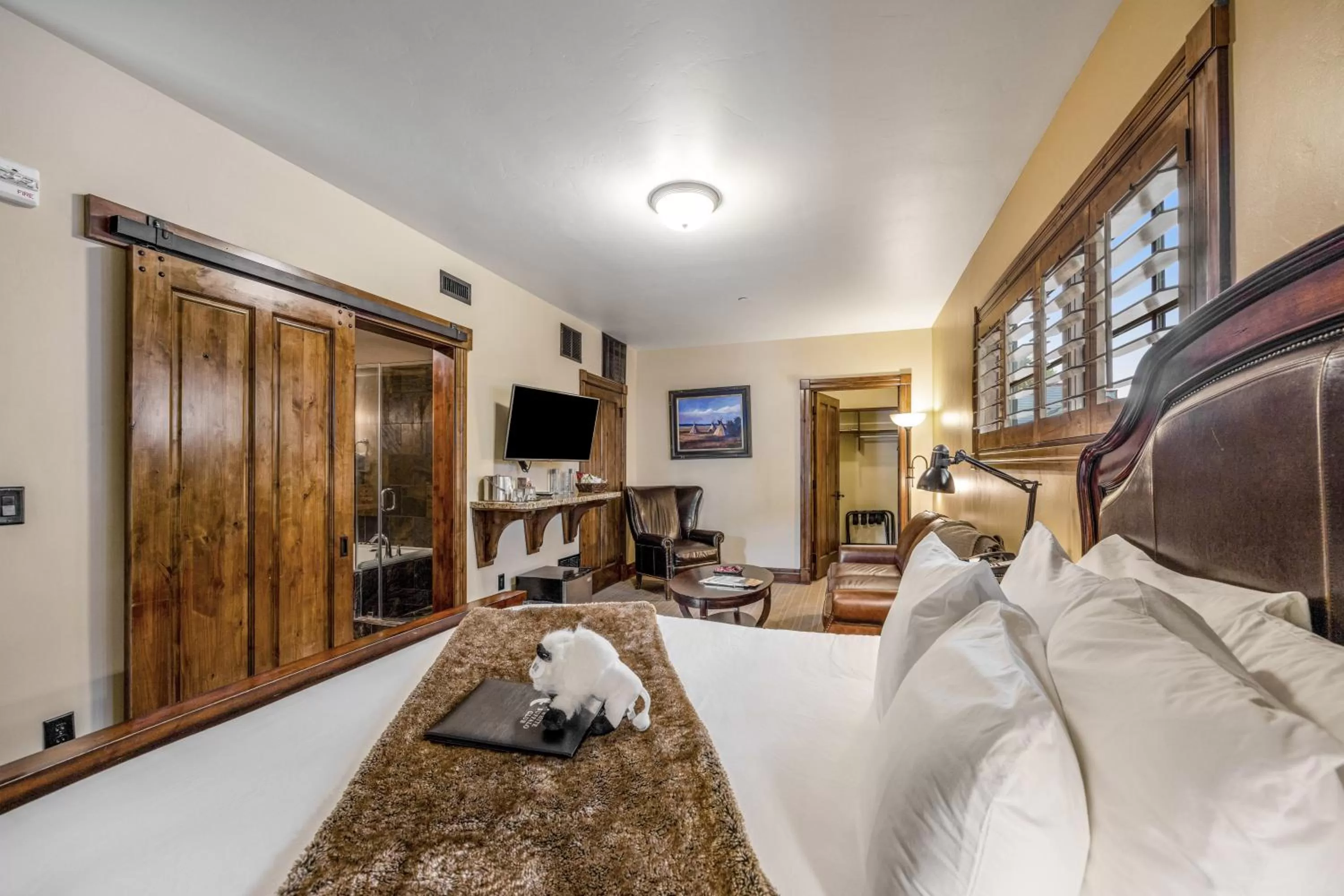 Deluxe King Suite in The White Buffalo Club