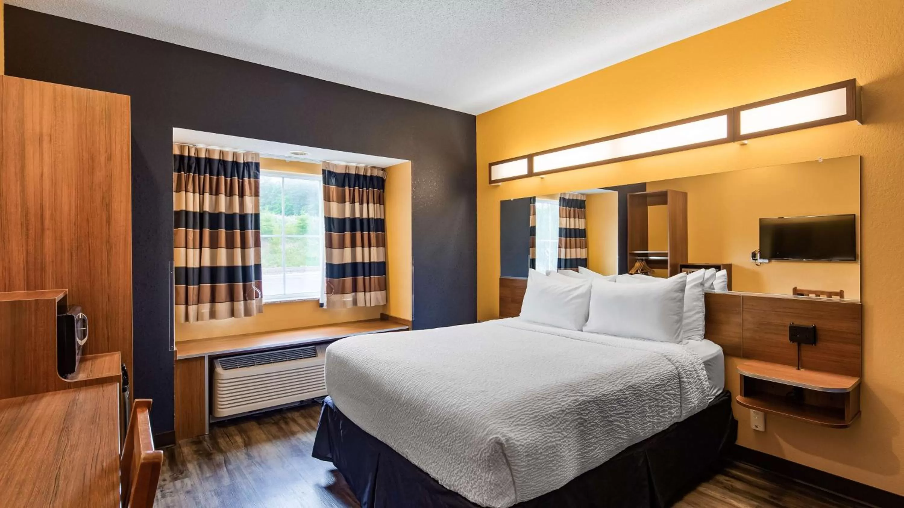 Queen Room with Roll-in Shower - Mobility Accessible in SureStay Plus Hotel by Best Western Keyser