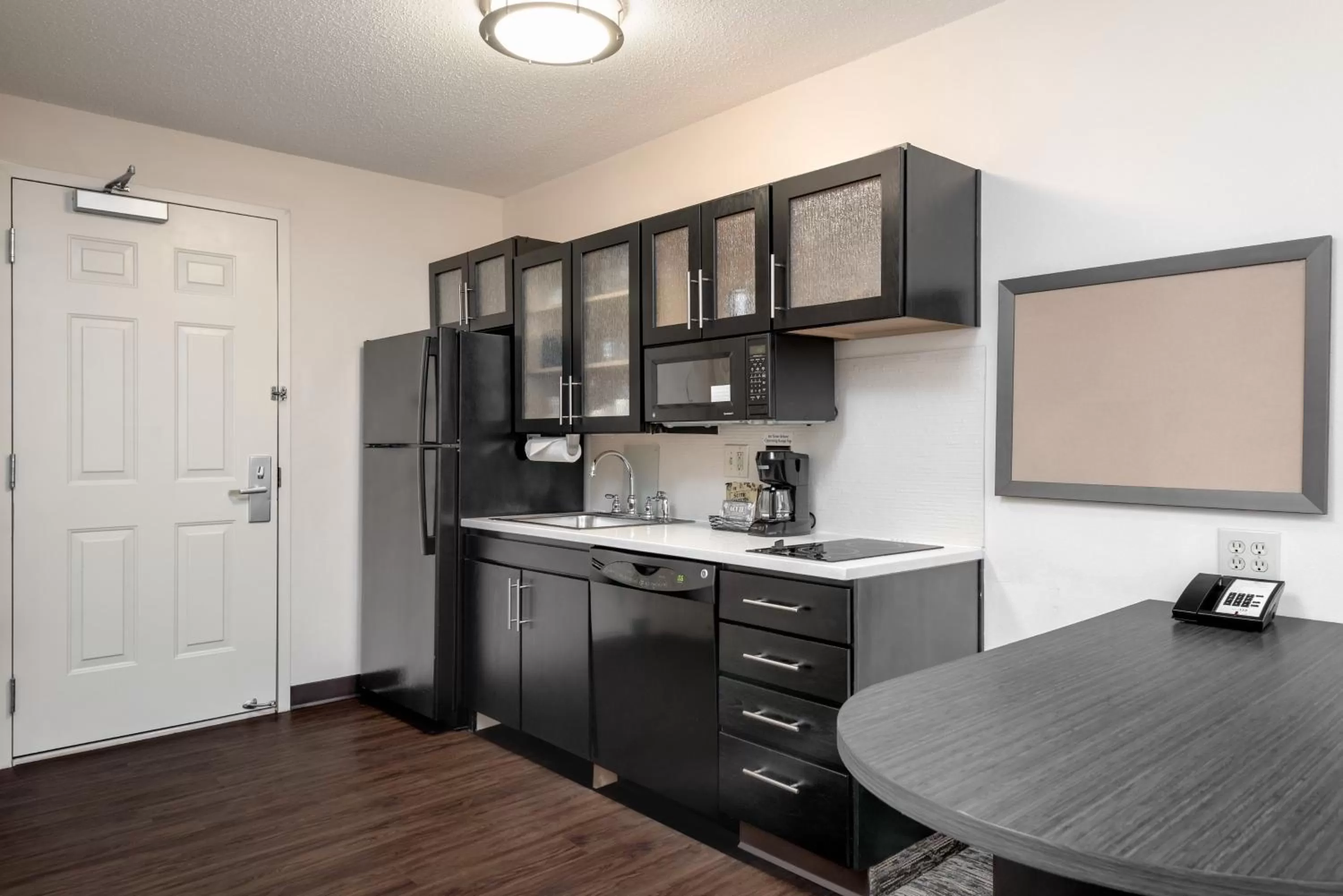 One-Bedroom Suite with Tub - Mobility Accessible in Candlewood Suites Sterling by IHG