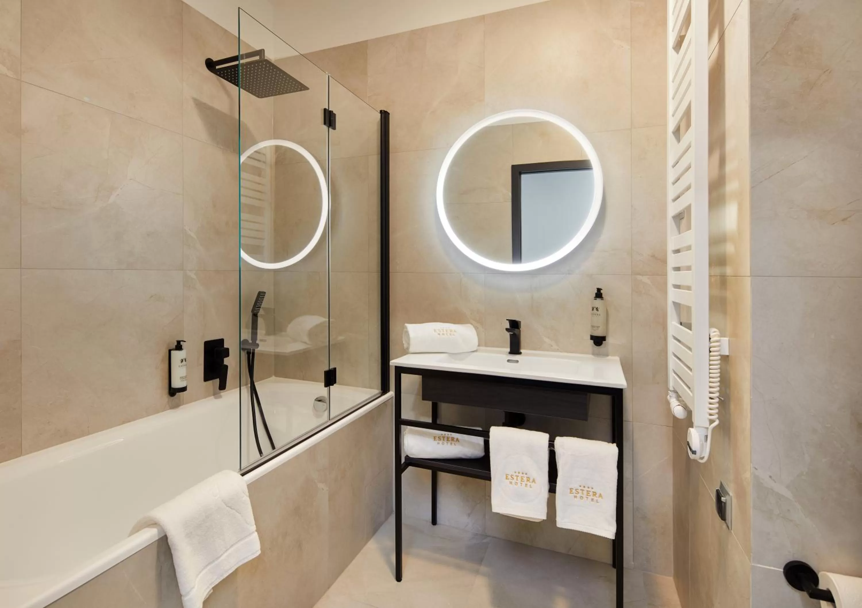 Family Room with Bath in Hotel Estera